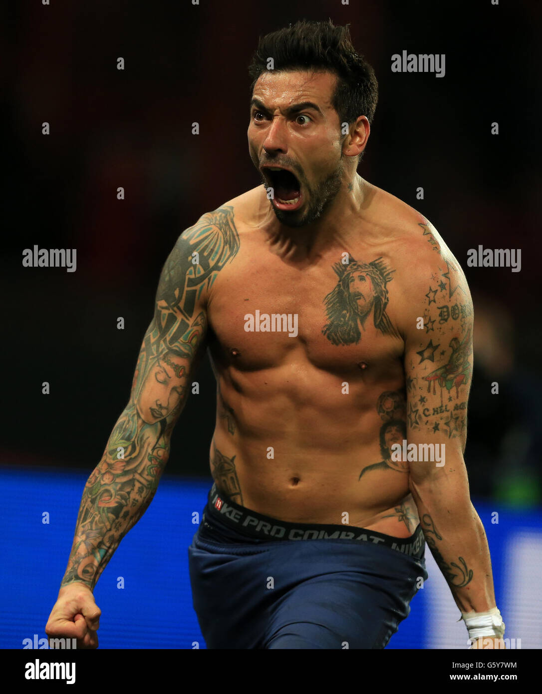 Paris Saint Germain's Ezequiel Lavezzi, right, challenges for the ball with  Brest's Johan Martial, left, during their French League One soccer match,  in Brest, western France, Friday, Dec. 21, 2012. (AP Photo/Pierre, image size:1086x1390