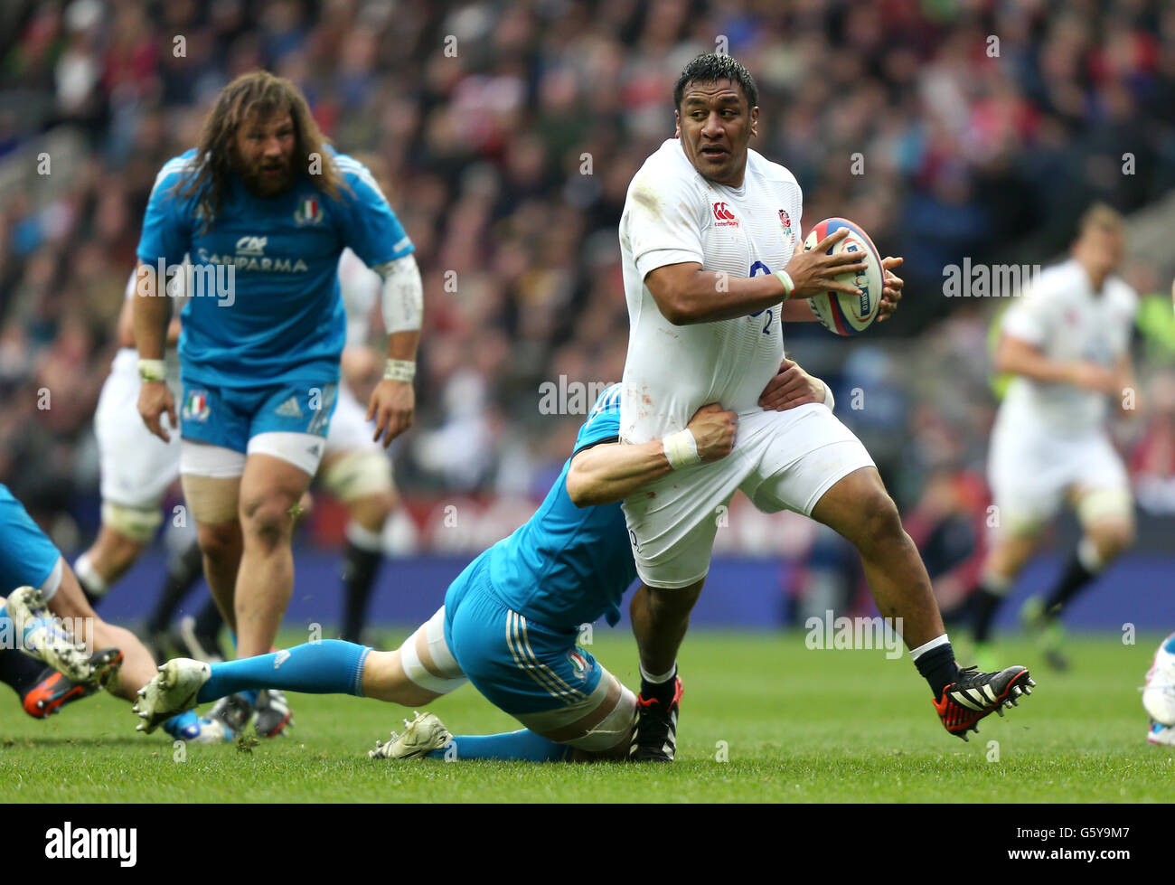 Rugby Union - RBS 6 Nations Championship 2013 - England v Italy - Twickenham. England's Mako Vunipola is tackled by Italy's Alessandro Zanni during the RBS Six Nations match at Twickenham, London. Stock Photo