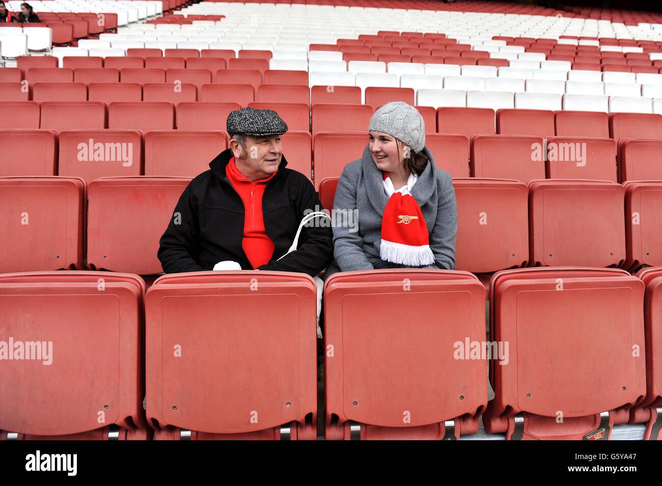 Emirates stadium atmosphere hi-res stock photography and images - Alamy