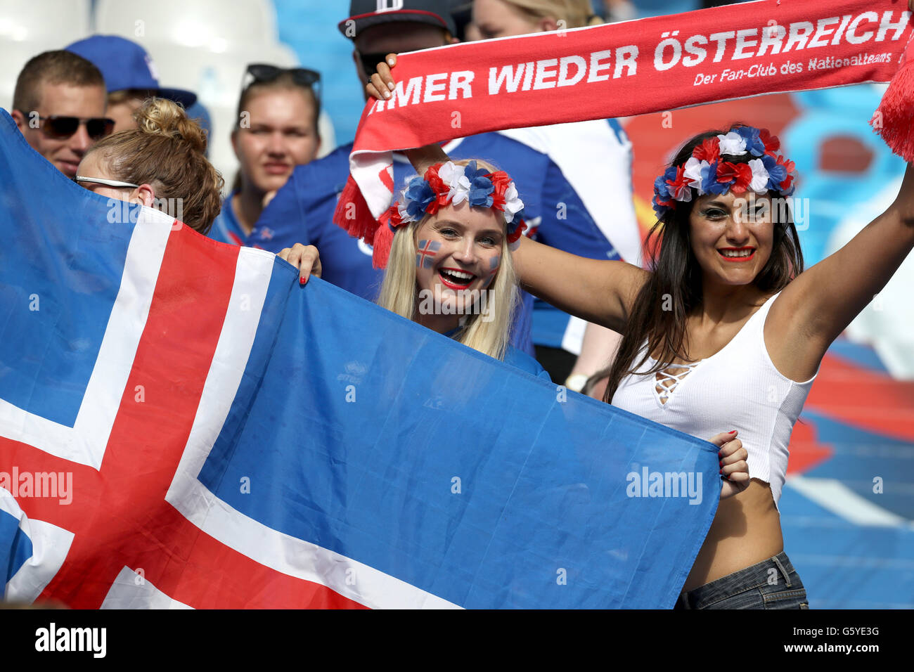 Iceland fans cheer on their side in the stands before the Euro 2016, Group F match at the Stade de France, Paris. PRESS ASSOCIATION Photo. Picture date: Wednesday June 22, 2016. See PA story soccer Iceland. Photo credit should read: Owen Humphreys/PA Wire. RESTRICTIONS: Use subject to restrictions. Editorial use only. Book and magazine sales permitted providing not solely devoted to any one team/player/match. No commercial use. Call +44 (0)1158 447447 for further information. Stock Photo