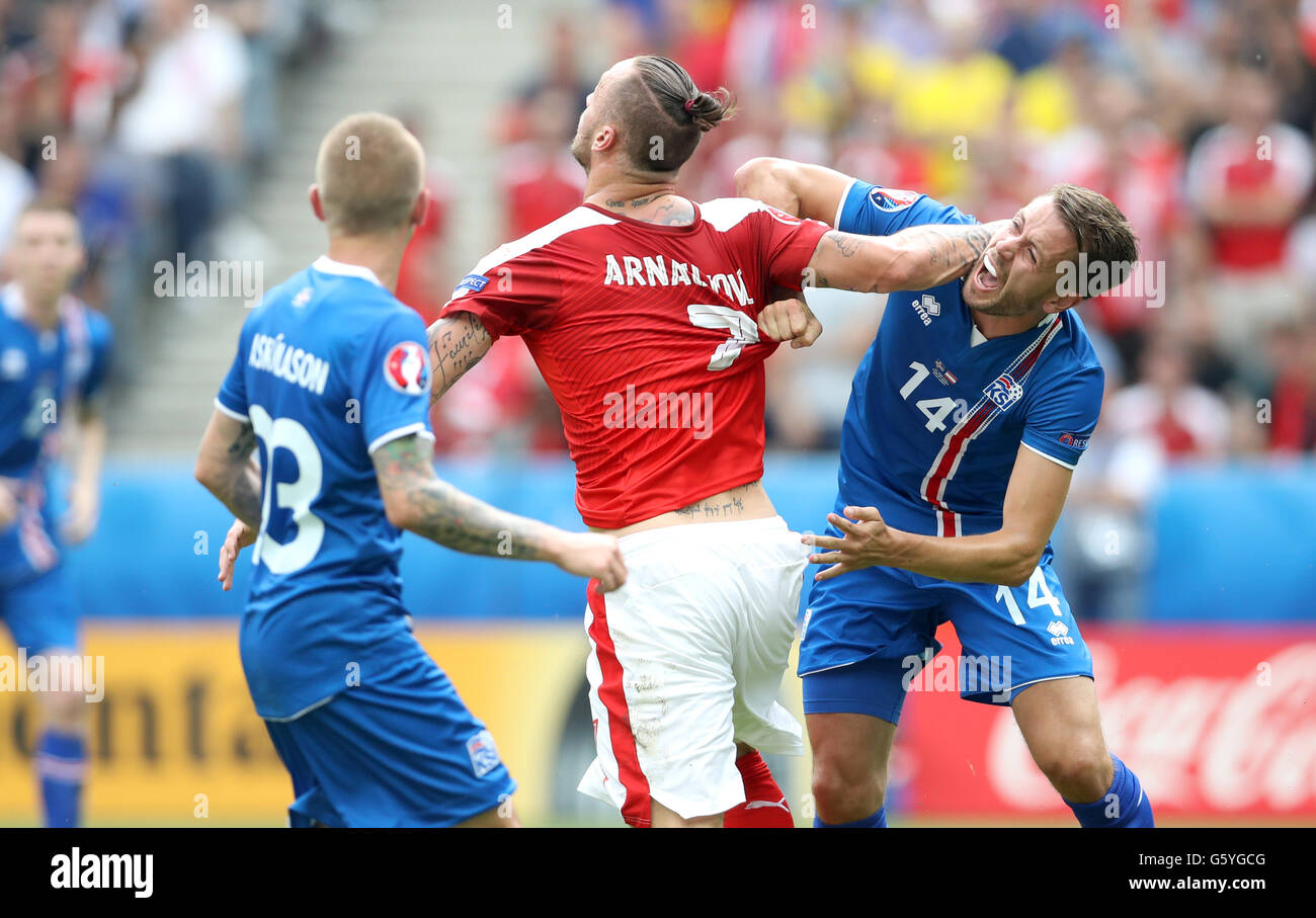 Austria's Marko Arnautovic (centre) and Iceland's Kari Arnason jostle for position during the Euro 2016, Group F match at the Stade de France, Paris. PRESS ASSOCIATION Photo. Picture date: Wednesday June 22, 2016. See PA story SOCCER Iceland. Photo credit should read: Owen Humphreys/PA Wire. Stock Photo