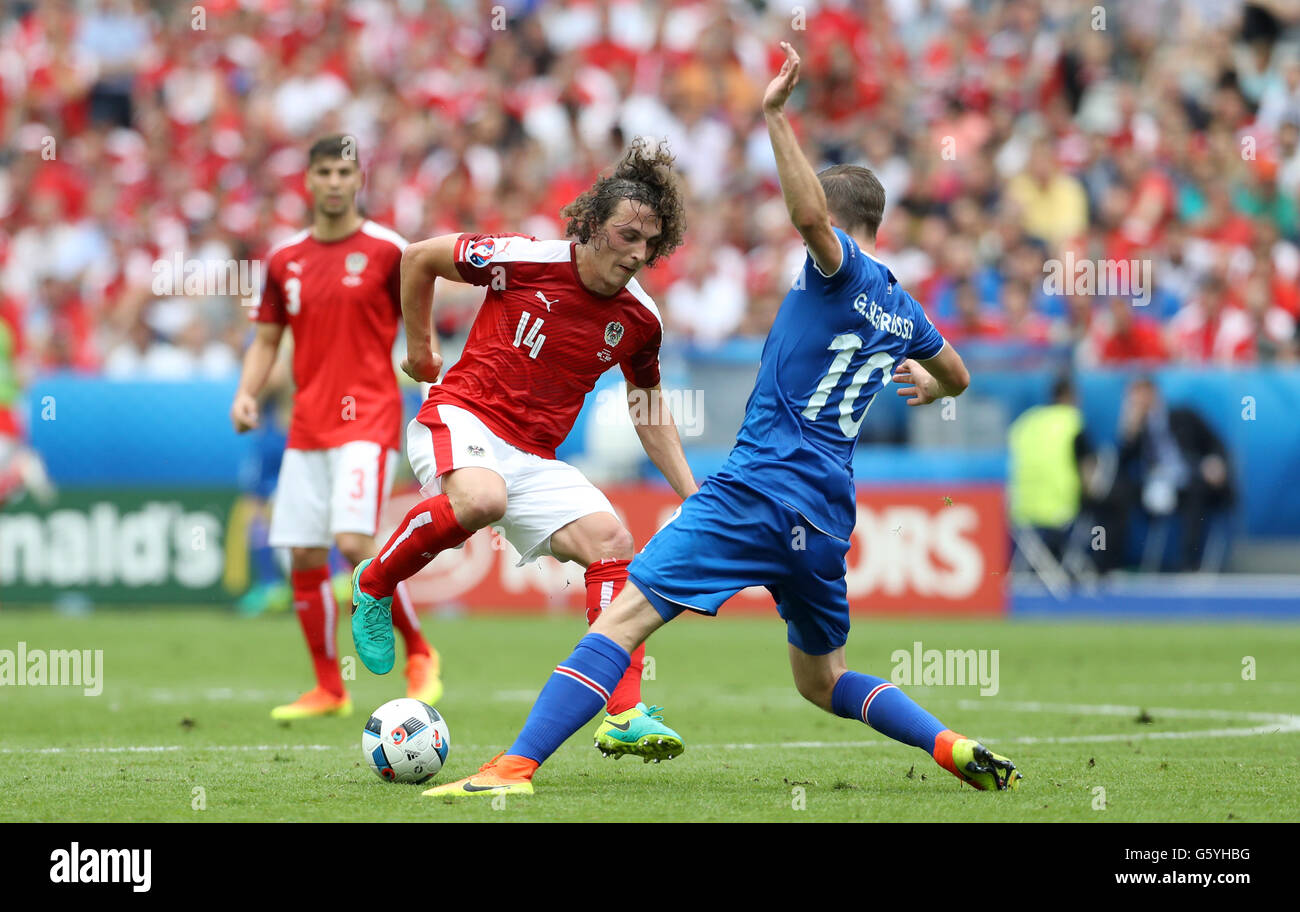 Austria's Julian Baumgartlinger (left) and Iceland's Gylfi Sigurdsson (right) battle for the ball during the Euro 2016, Group F match at the Stade de France, Paris. Stock Photo