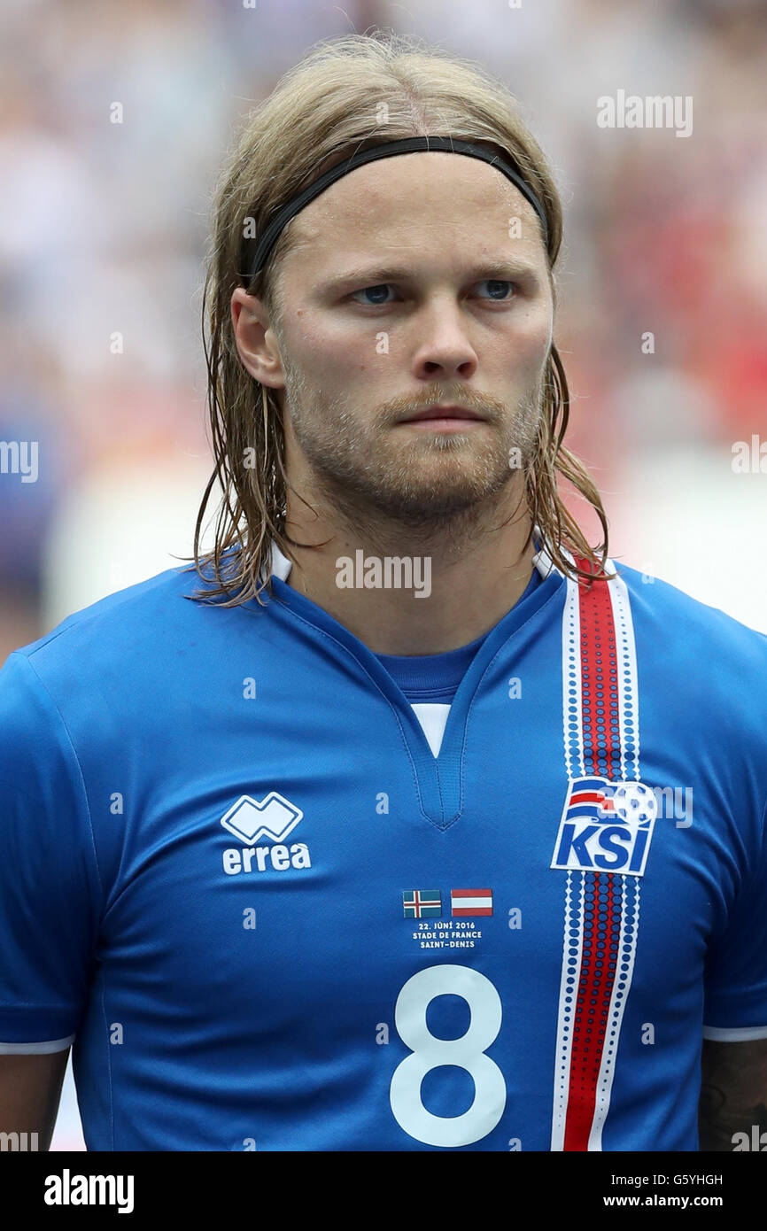 Iceland's Birkir Bjarnason during the Euro 2016, Group F match at the Stade de France, Paris. PRESS ASSOCIATION Photo. Picture date: Wednesday June 22, 2016. See PA story SOCCER Iceland. Photo credit should read: Owen Humphreys/PA Wire. RESTRICTIONS: Use subject to restrictions. Editorial use only. Book and magazine sales permitted providing not solely devoted to any one team/player/match. No commercial use. Call +44 (0)1158 447447 for further information. Stock Photo