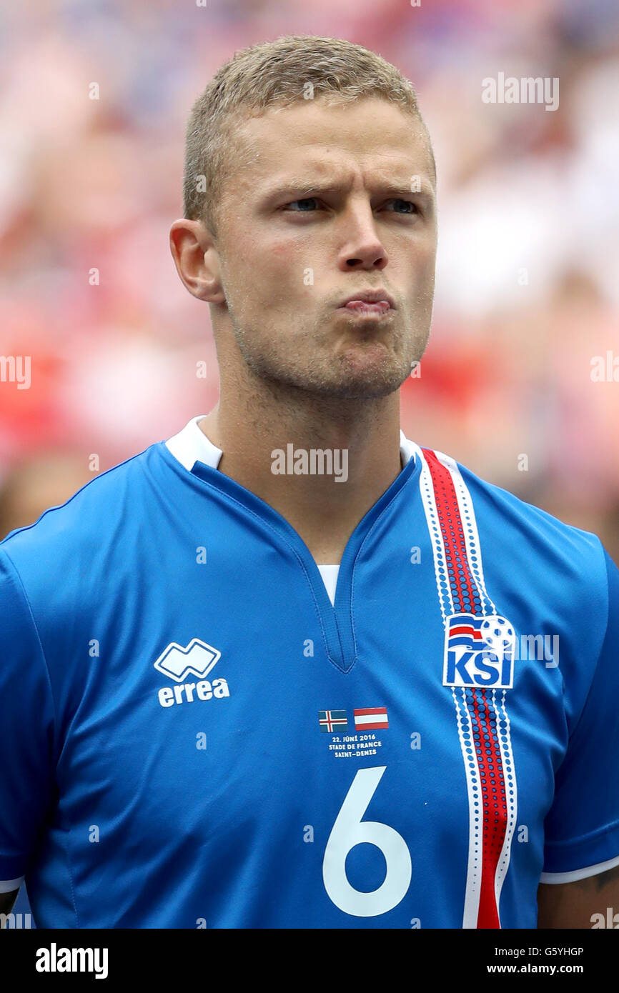 Iceland's Ragnar Sigurdsson during the Euro 2016, Group F match at the Stade de France, Paris. PRESS ASSOCIATION Photo. Picture date: Wednesday June 22, 2016. See PA story SOCCER Iceland. Photo credit should read: Owen Humphreys/PA Wire. RESTRICTIONS: Use subject to restrictions. Editorial use only. Book and magazine sales permitted providing not solely devoted to any one team/player/match. No commercial use. Call +44 (0)1158 447447 for further information. Stock Photo