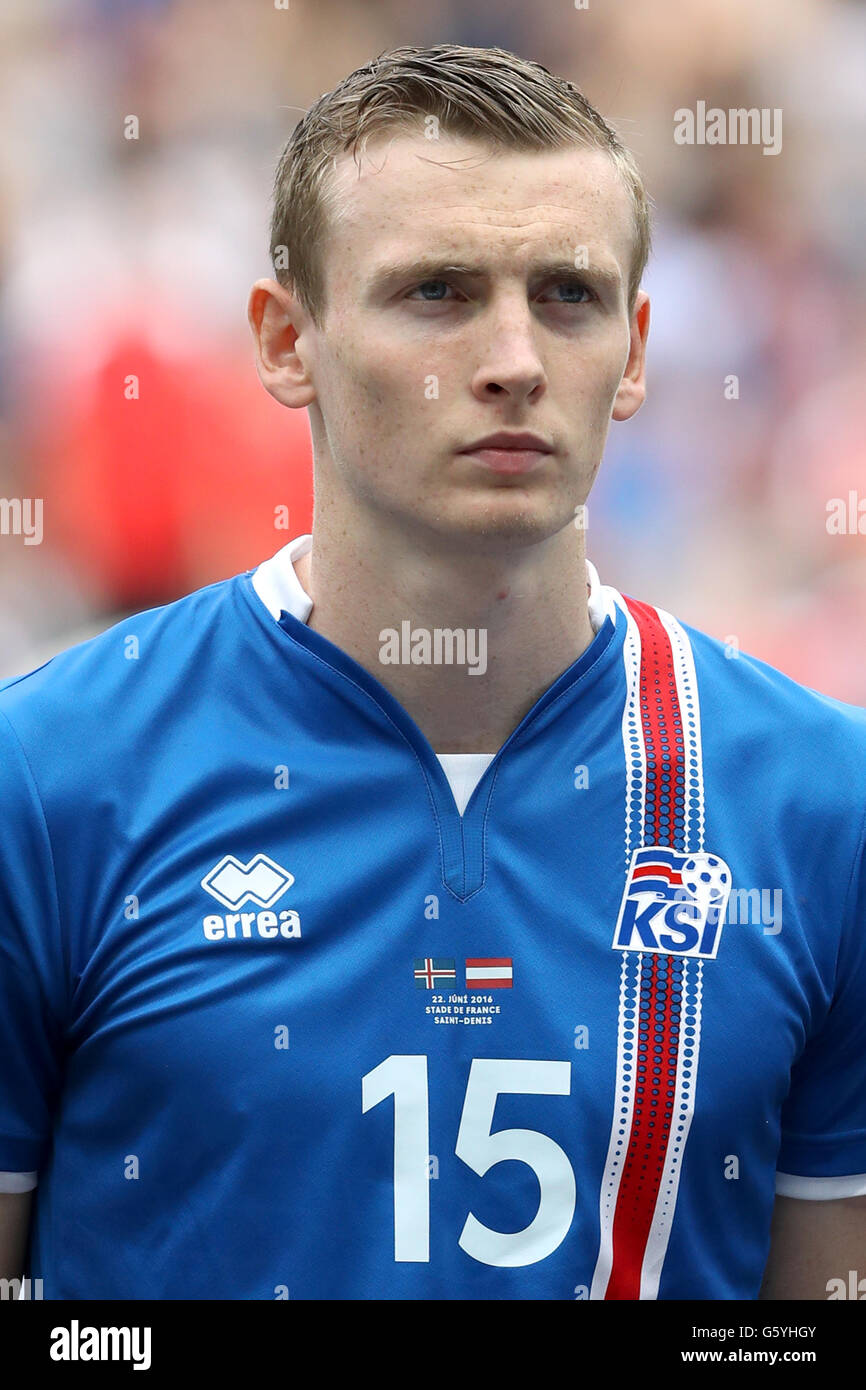 Iceland's Jon Dadi Bodvarsson during the Euro 2016, Group F match at the Stade de France, Paris. PRESS ASSOCIATION Photo. Picture date: Wednesday June 22, 2016. See PA story SOCCER Iceland. Photo credit should read: Owen Humphreys/PA Wire. RESTRICTIONS: Use subject to restrictions. Editorial use only. Book and magazine sales permitted providing not solely devoted to any one team/player/match. No commercial use. Call +44 (0)1158 447447 for further information. Stock Photo