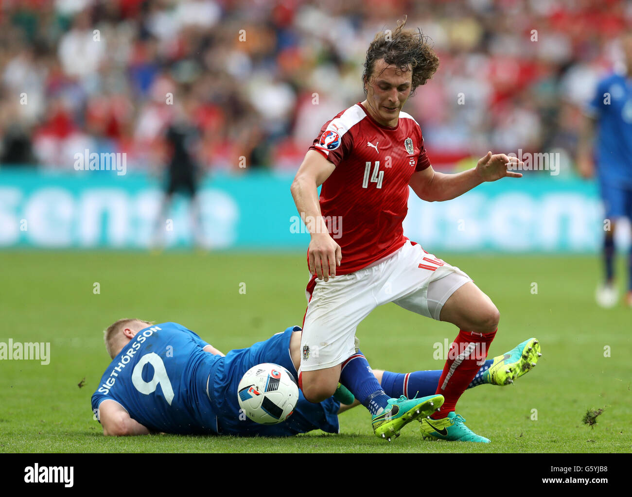 Iceland's Kolbeinn Sigthorsson (left) and Austria's Julian Baumgartlinger battle for the ball during the Euro 2016, Group F match at the Stade de France, Paris. Stock Photo