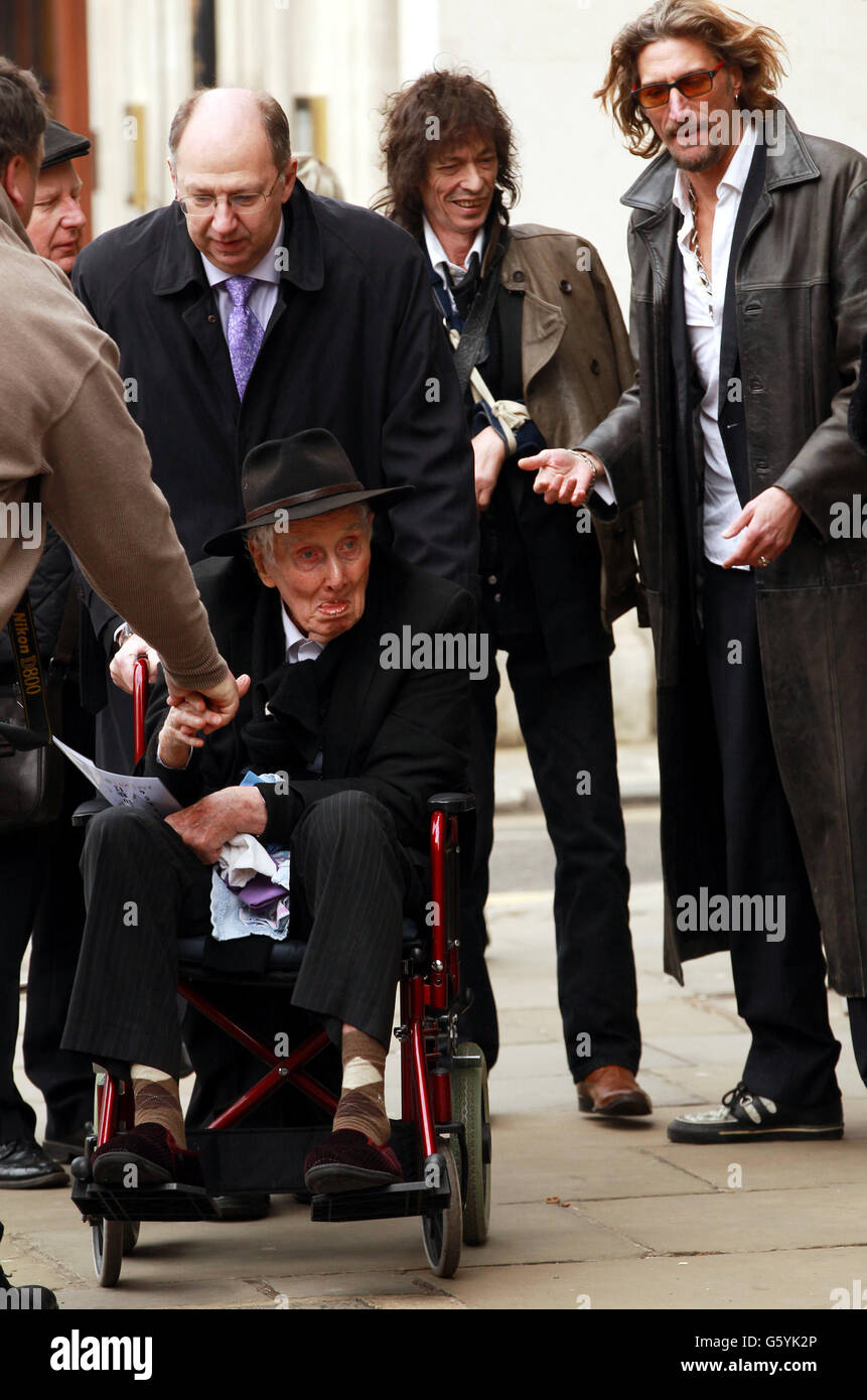 Ronnie Biggs with Nick Reynolds attend the funeral of Bruce Reynolds, the mastermind behind the Great Train Robbery of 1963 at St Bartholomew The Great Church in Smithfield, London. Stock Photo