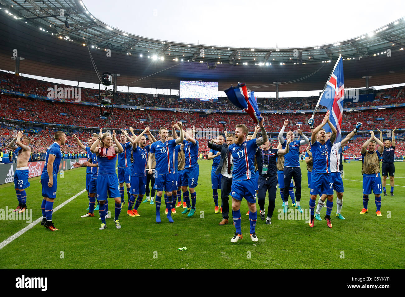 Iceland players celebrate their late winner and qualifying for the last 16 round after the Euro 2016, Group F match at the Stade de France, Paris. PRESS ASSOCIATION Photo. Picture date: Wednesday June 22, 2016. See PA story SOCCER Iceland. Photo credit should read: Owen Humphreys/PA Wire. RESTRICTIONS: Use subject to restrictions. Editorial use only. Book and magazine sales permitted providing not solely devoted to any one team/player/match. No commercial use. Call +44 (0)1158 447447 for further information. Stock Photo