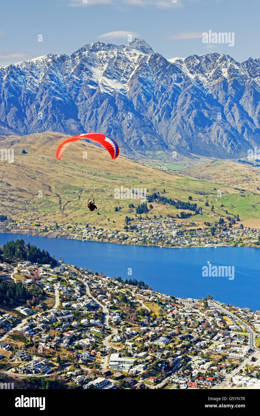 Paragliding queenstown hi-res stock photography and images - Alamy