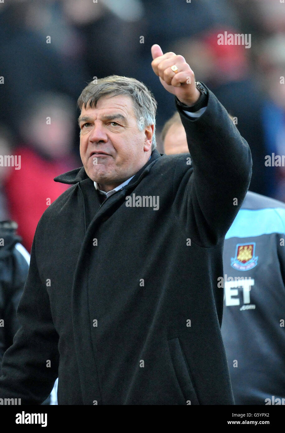 West Ham United Manager Sam Alladyce gives the thumbs up after their victory during the Barclays Premier League match at the Britannia Stadium, Stoke. Stock Photo
