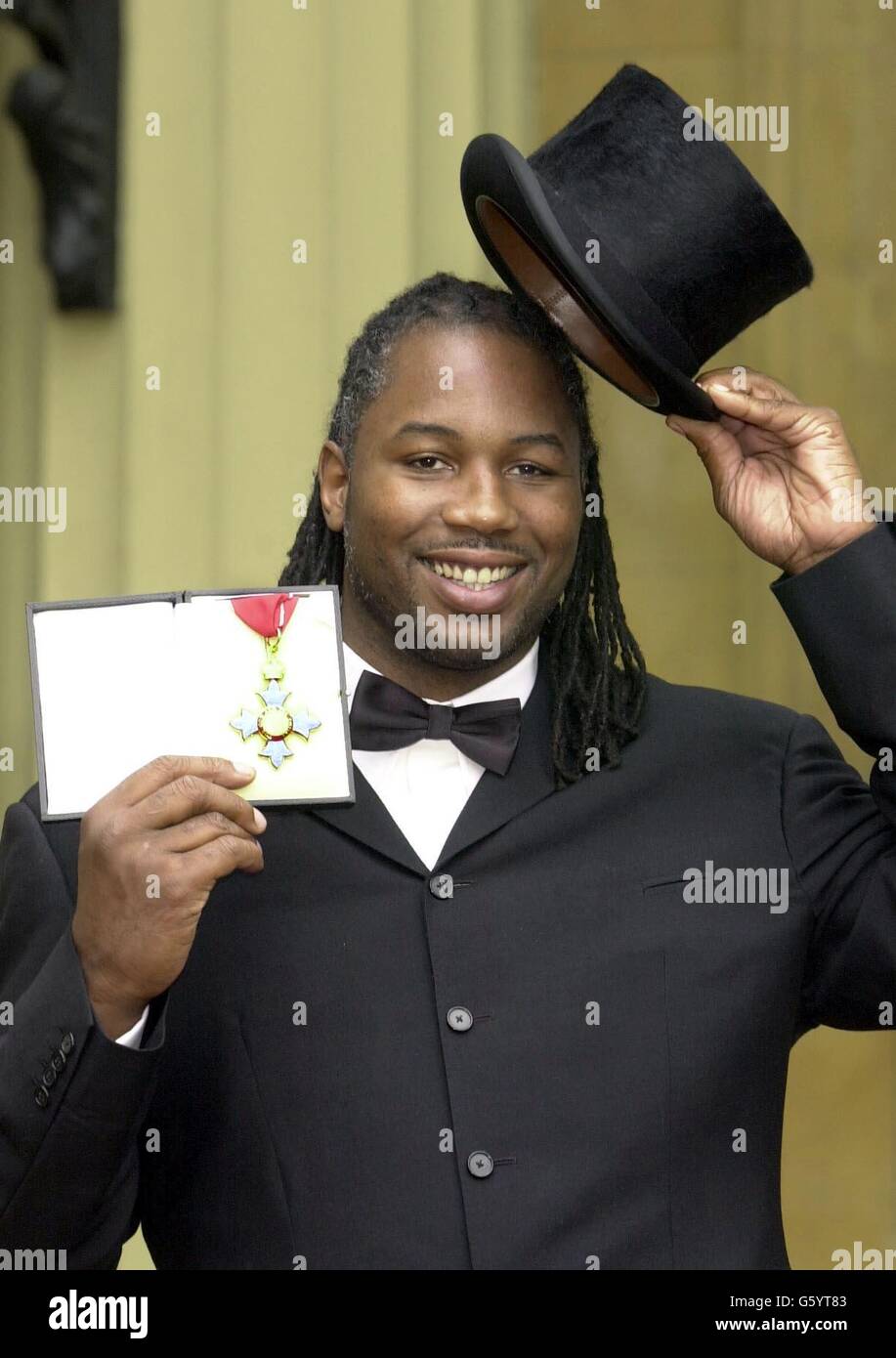 World heavyweight boxing champion Lennox Lewis holds his Commander of the British Empire medal (CBE), which was presented to him by the Prince of Wales at Buckingham Palace. Stock Photo