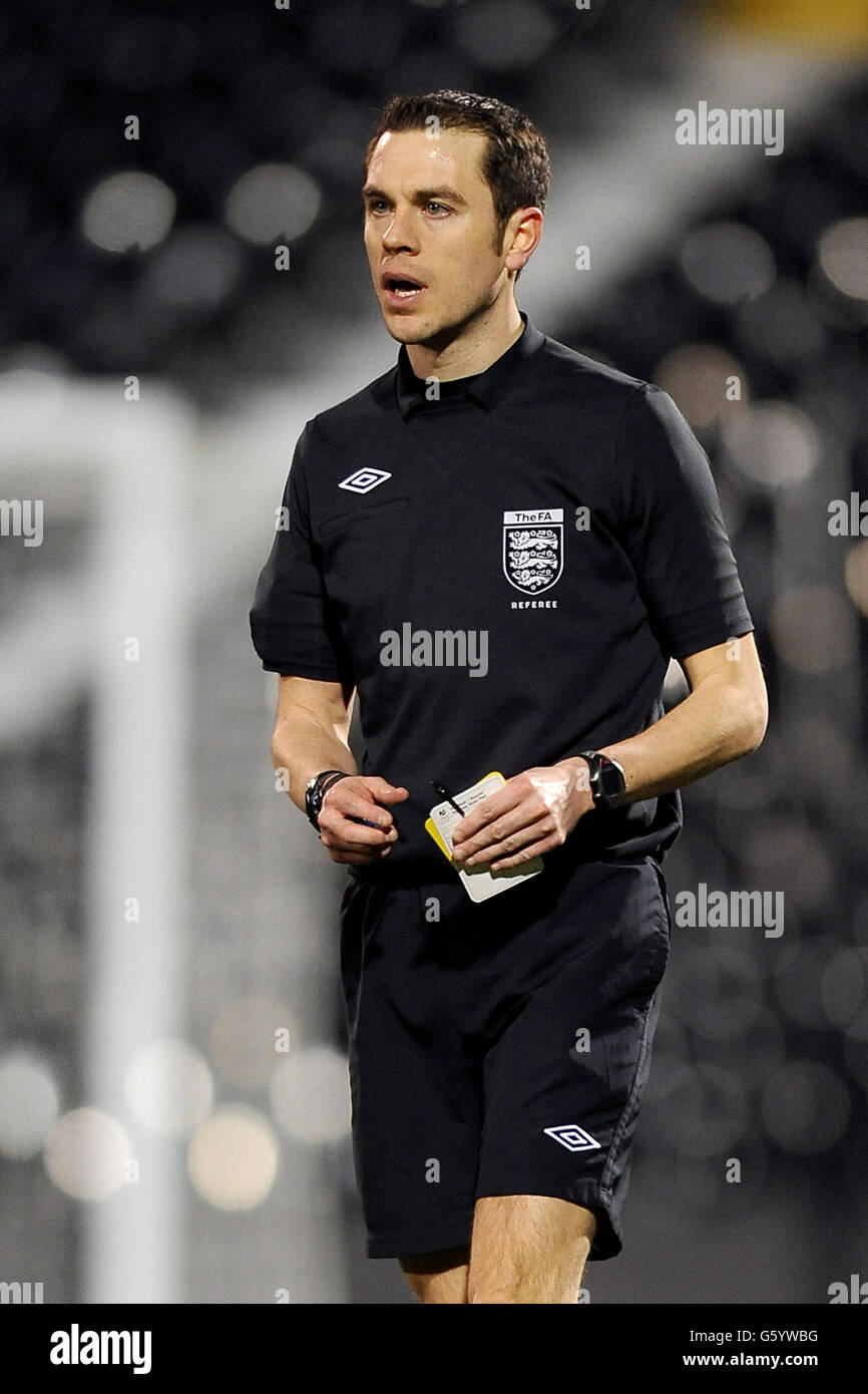 Referee lee betts hires stock photography and images Alamy