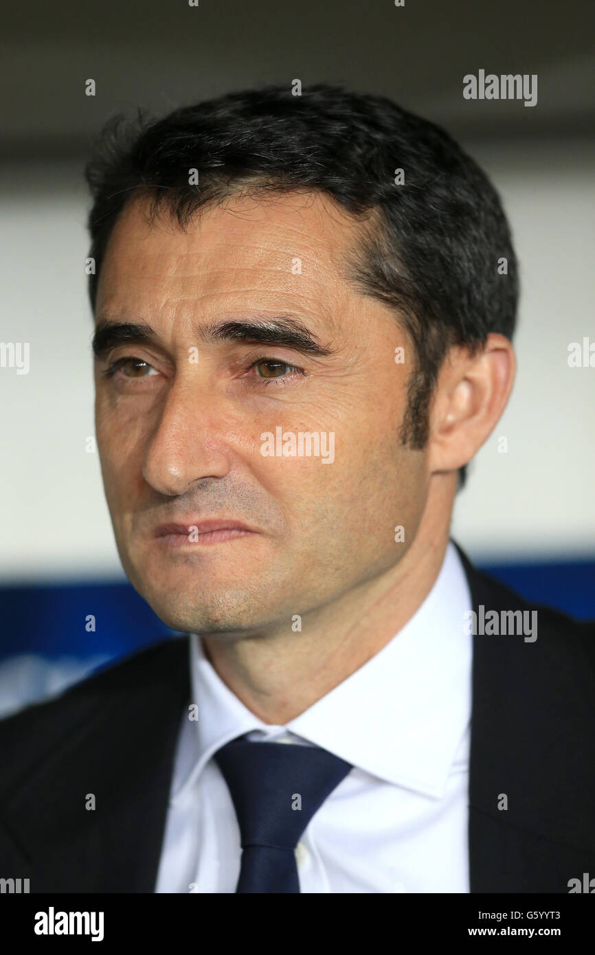 Valencia manager ernesto valverde hi-res stock photography and images ...