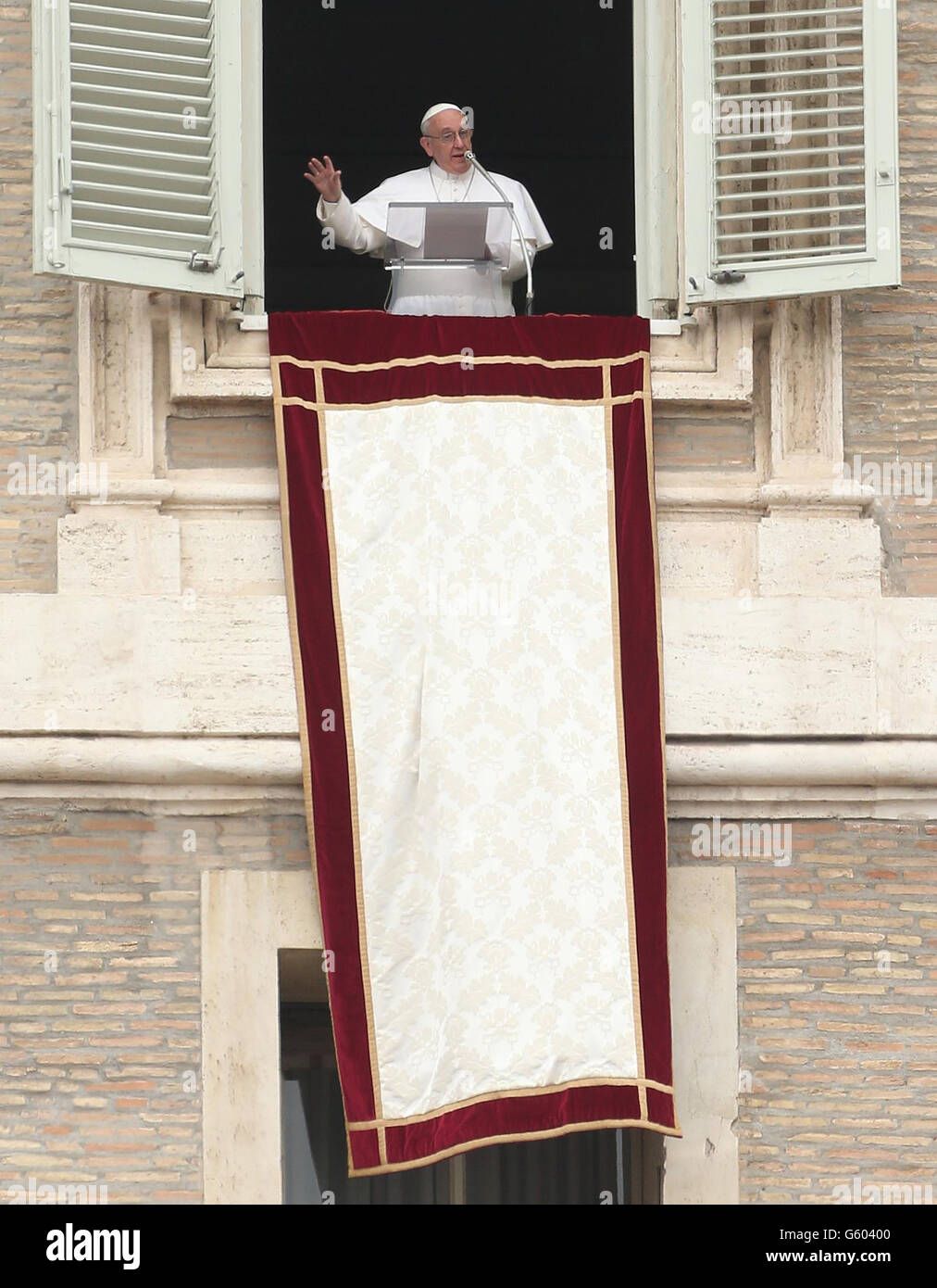 Pope window vatican hi-res stock photography and images - Alamy