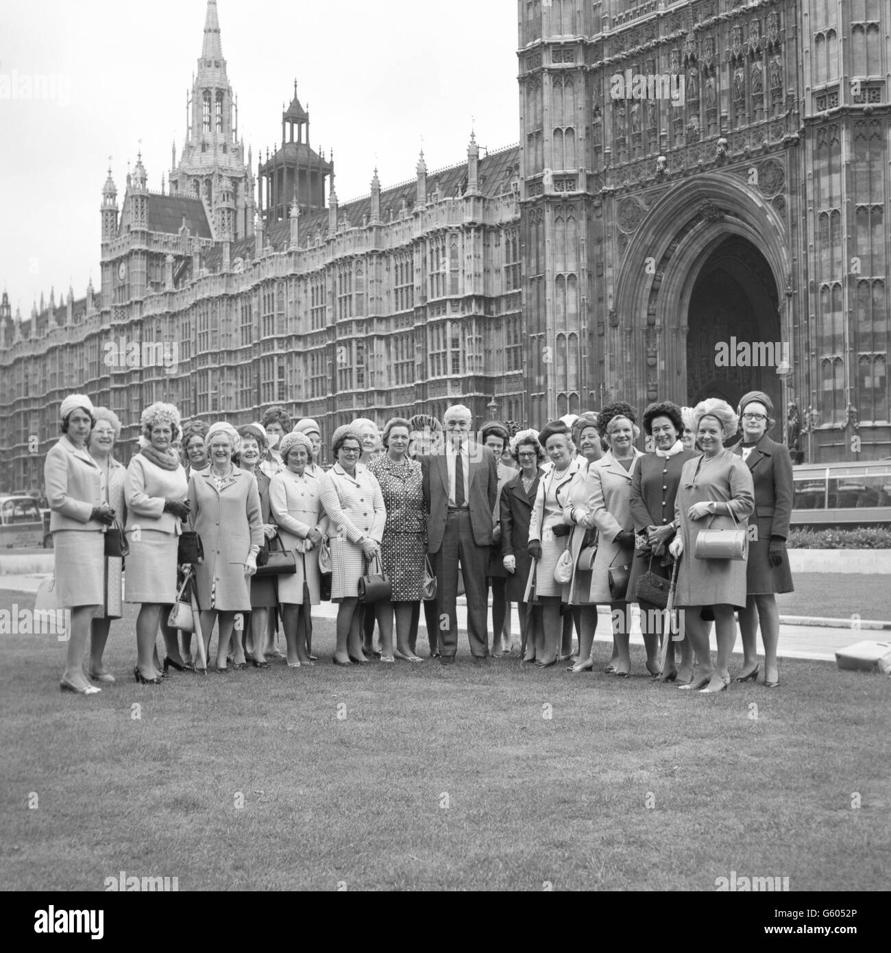 Politics - MP Fergus Montgomery and ladies from the Coffee Club, Wightwick - Houses of Parliament Stock Photo