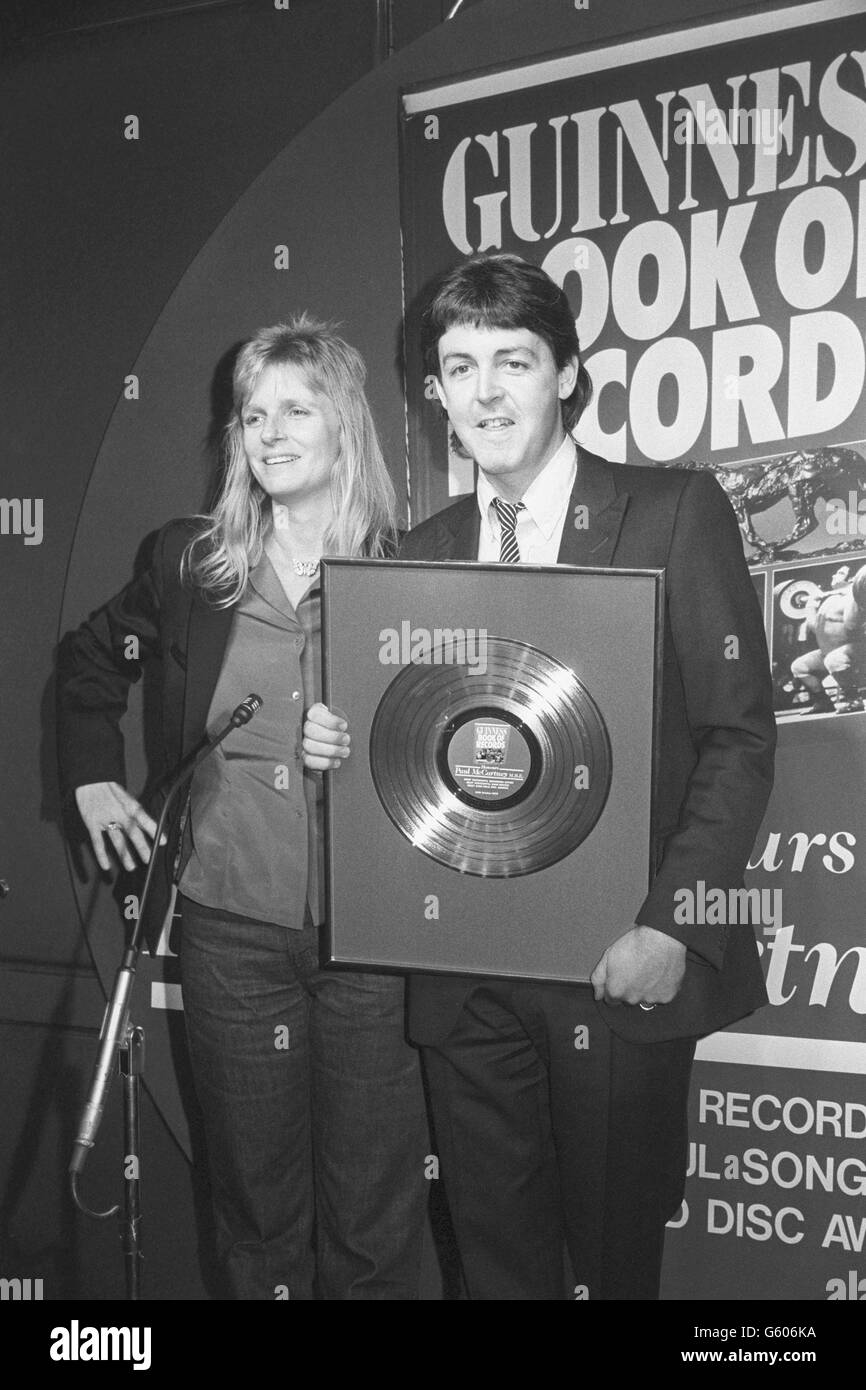 Linda mccartney Black and White Stock Photos & Images - Alamy