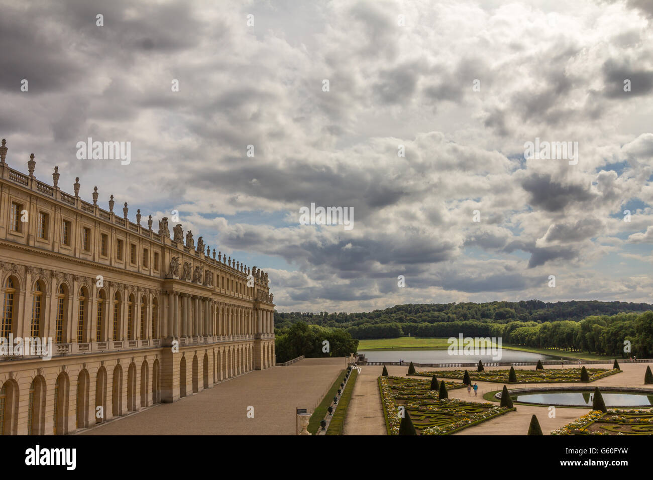 Versailles palace garden symmetry hi-res stock photography and images ...