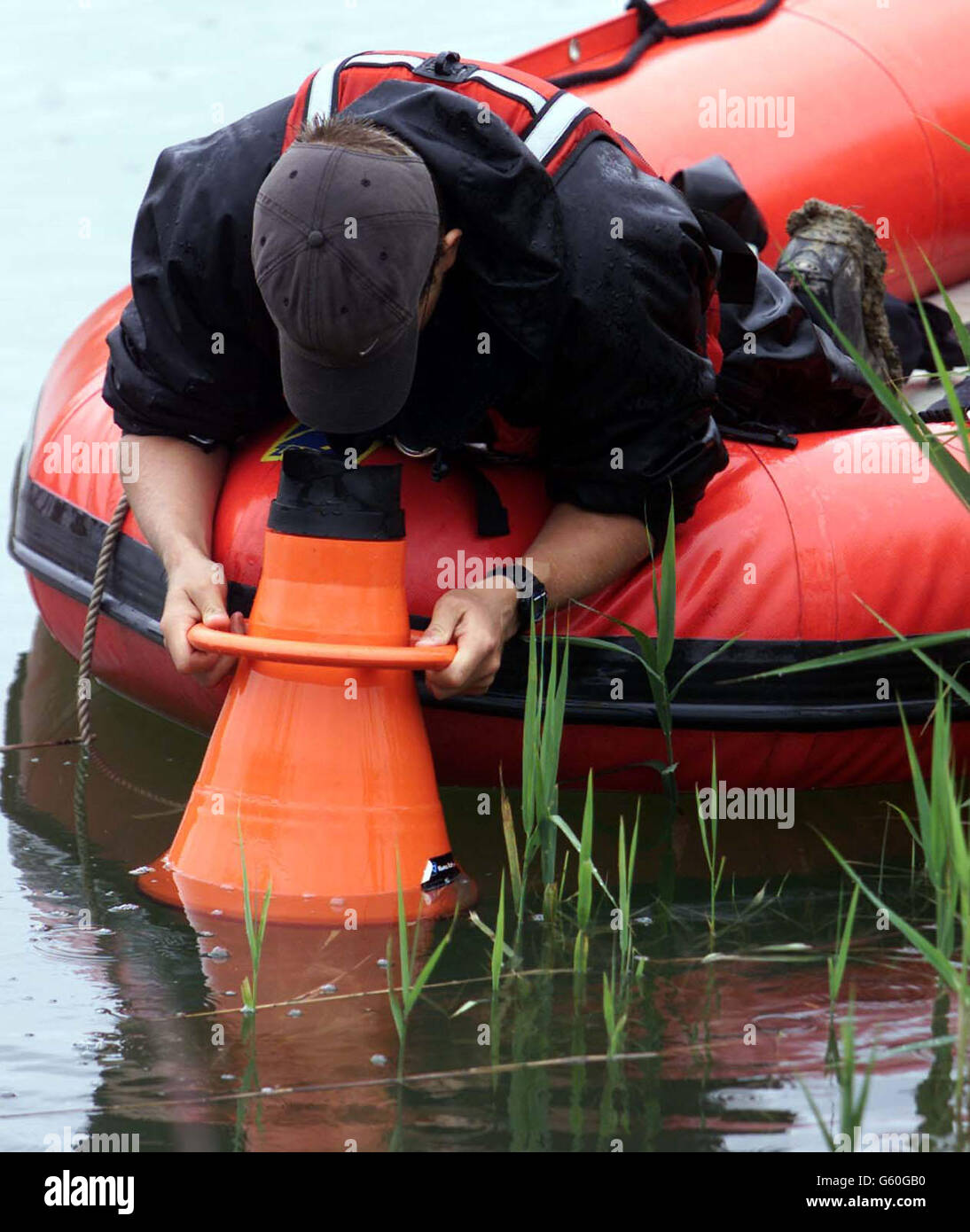 Underwater search and rescue hi-res stock photography and images - Alamy