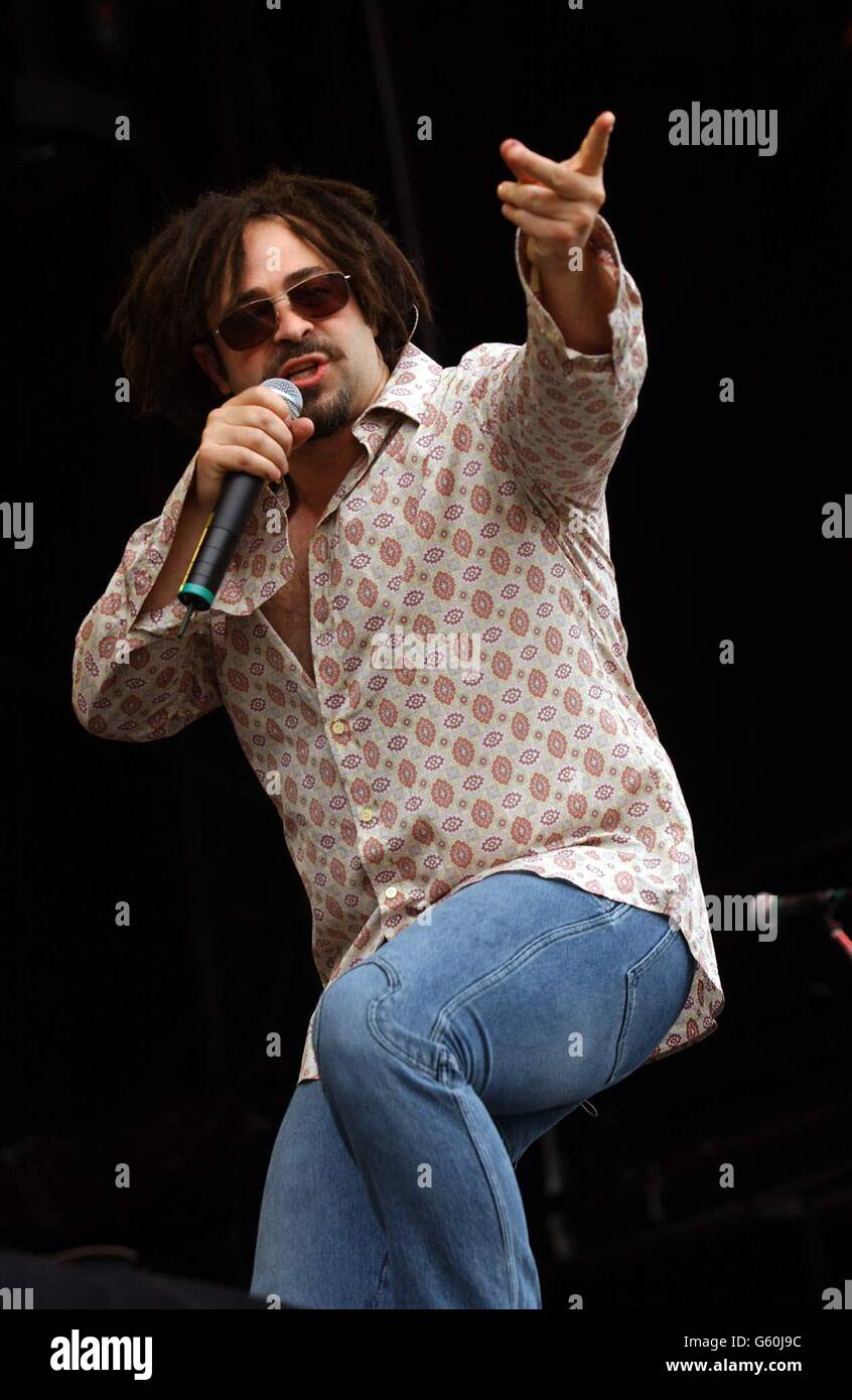 Adam duritz lead singer of counting crows performing on the v stage