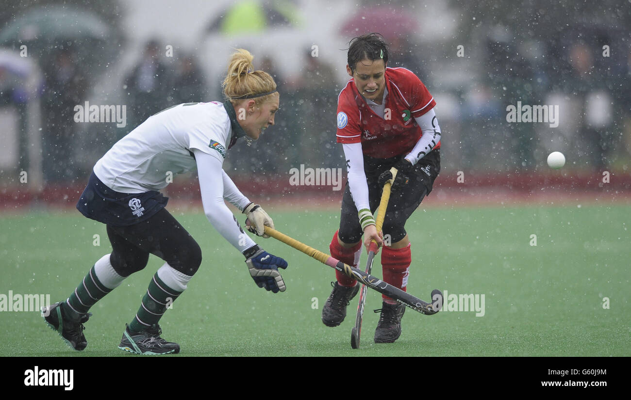 Canterbury's Nikki Triggs (right) is challneged by Surbiton's Natalie MacLean during the Investec Women's Hockey League at Sugden Road, Surbiton. Stock Photo