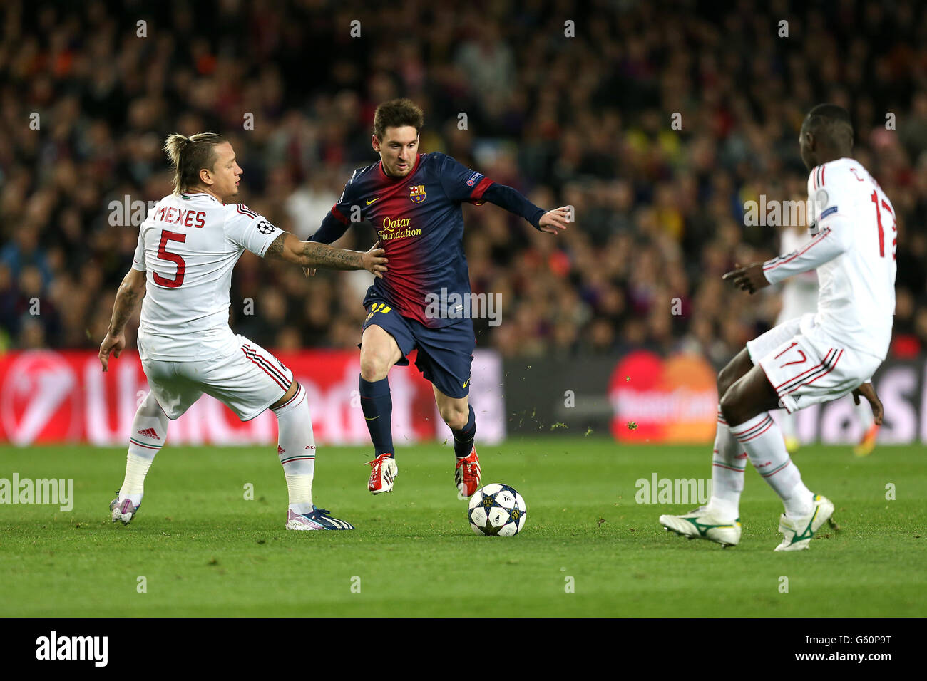 Soccer - UEFA Champions League - Round of 16 - Second Leg - Barcelona v AC Milan - Nou Camp. Barcelona's Messi Lionel Messi takes on AC MIlan's Philippe Mexes (left) and Cristian Zapata (right) Stock Photo