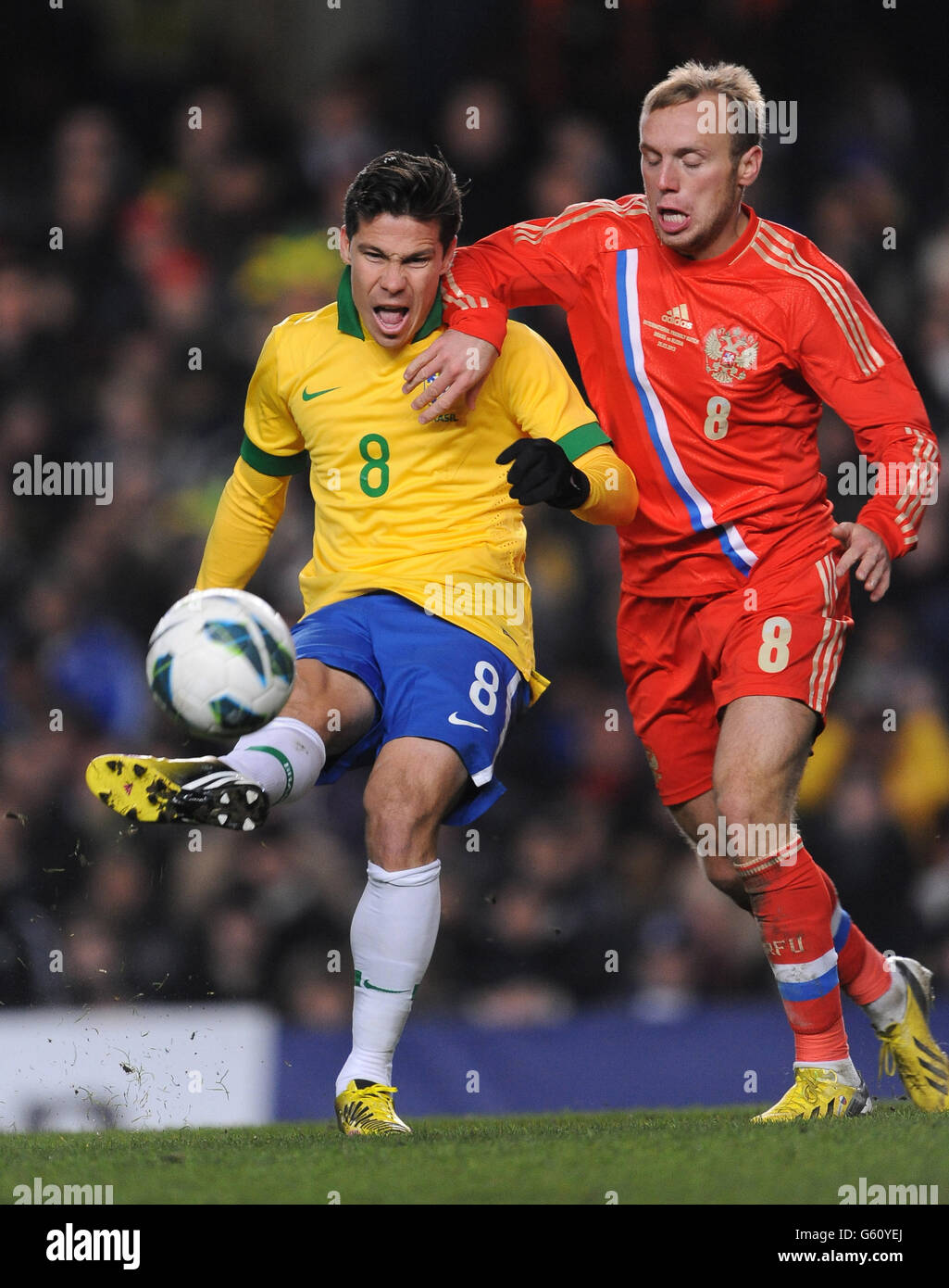 Soccer - International Friendly - Brazil v Russia - Stamford Bridge. Brazil's Hernanes (left) and Russia's Denis Glushhakor (right) battle for the ball. Stock Photo