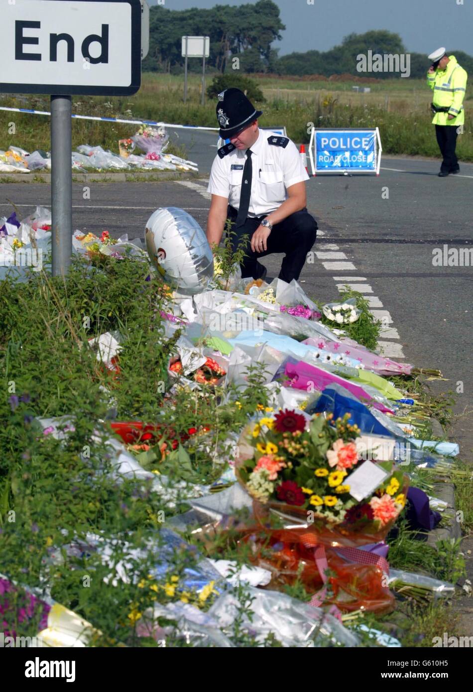Holly & Jessica Flowers police Stock Photo Alamy