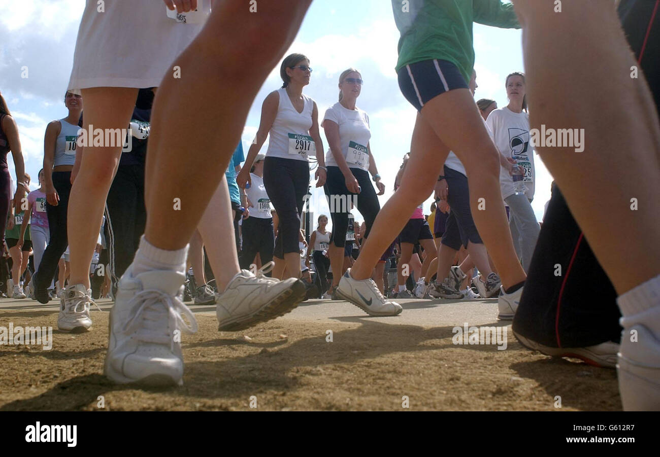 Womens Flora Light Challenge Mini Marathon in Hyde Park. Central London. A mass of women complete the 5 km run/jog/walk Stock Photo