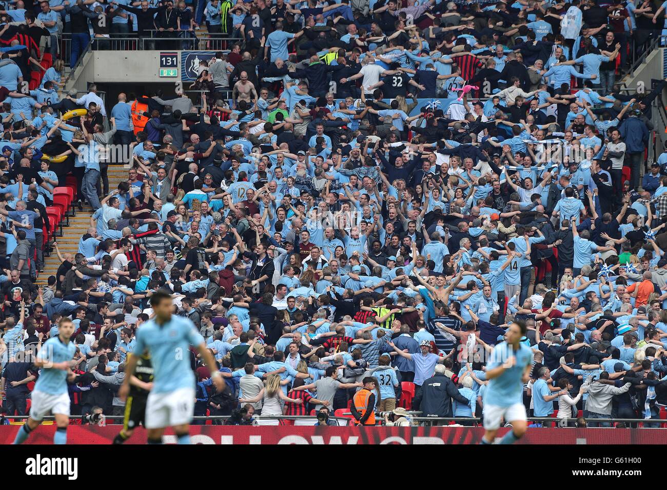 Soccer - FA Cup - Semi Final - Chelsea v Manchester City - Wembley Stadium. Manchester City's fans celebrate the opening goal by doing the Poznan Stock Photo