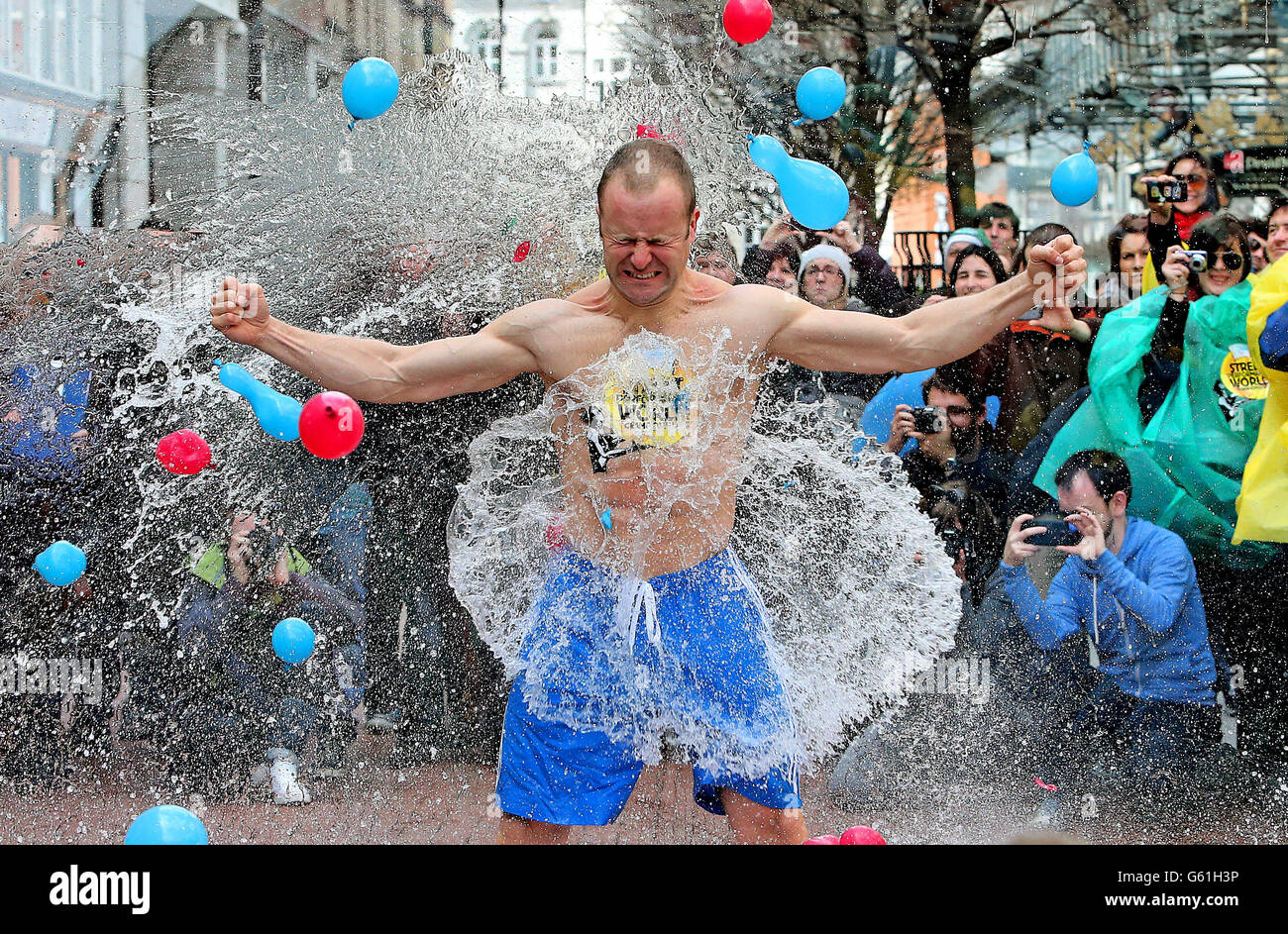 Throw water balloons hi-res stock photography and images - Alamy