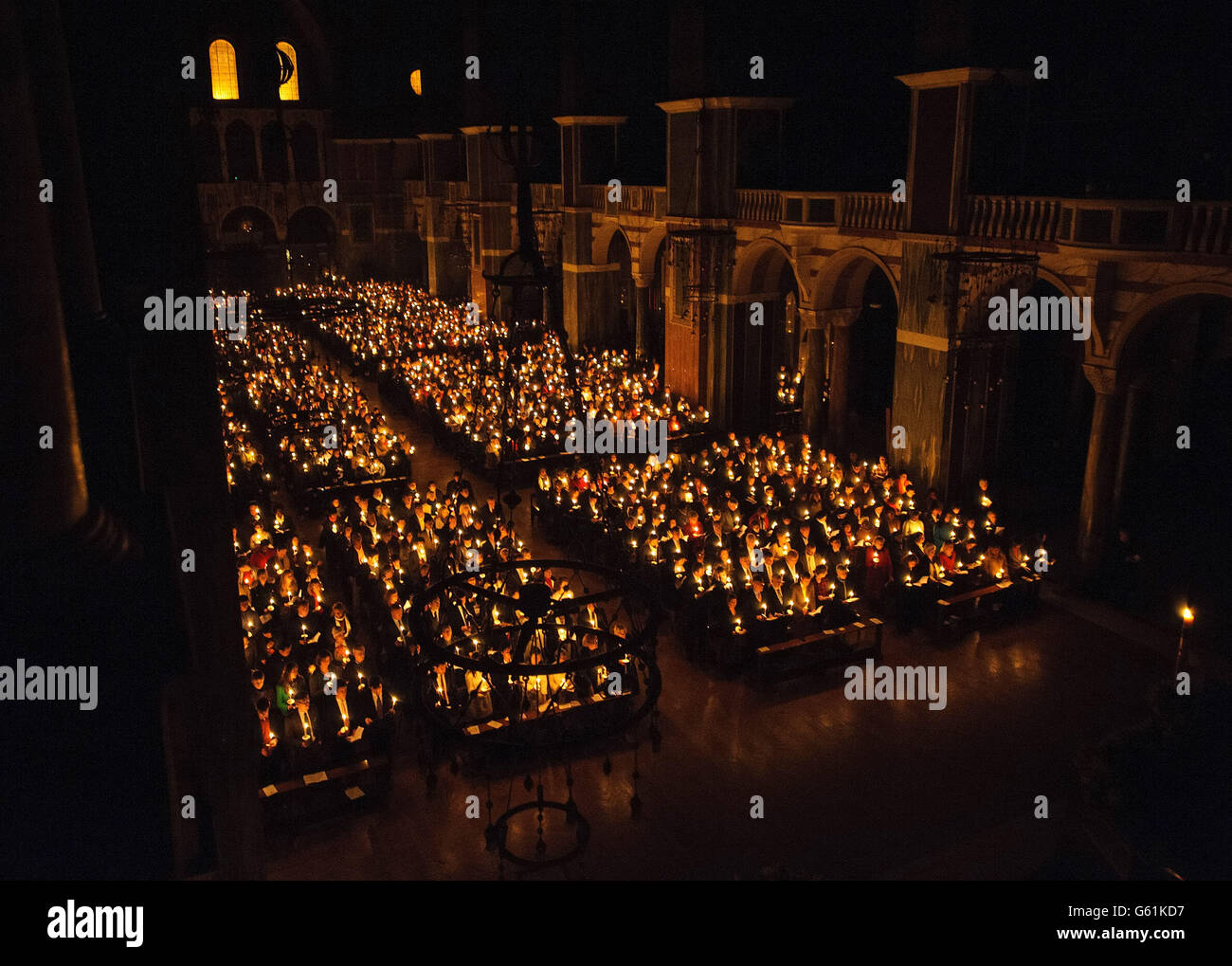 Candles in cathedral hires stock photography and images Alamy