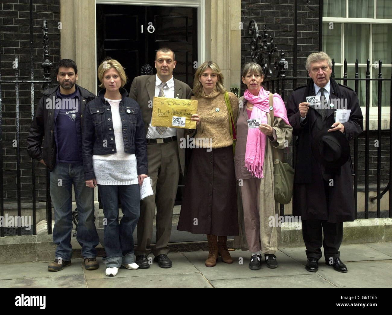 (l-r) musician Pandit G, actress Susannah Harker, National Union of Journalists General Secretary Jeremy Dear, actresses Jemma Redgrave and Frances de la Tour and actor Malcolm Tierney on the doorstep of 10 Downing Street, London, * ...where they handed over an open letter to the Government urging it not to back a war against Iraq. More than 100 actors, writers, musicians and playwrights had signed the letter, which condemns military action as unjustifiable and with potentially horrific ramifications. Stock Photo