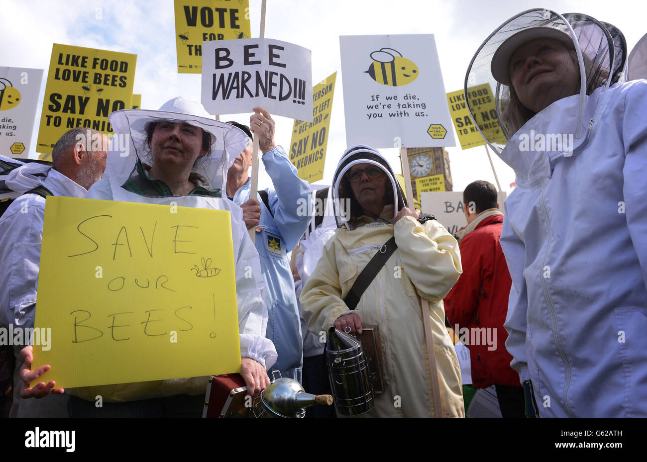 News protest bees hi-res stock photography and images - Alamy