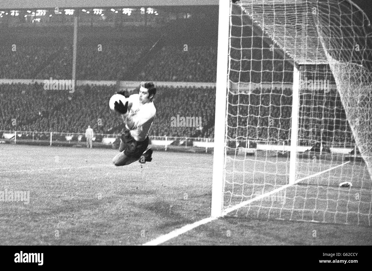 Peter Shilton makes a flying save Stock Photo 107003819 Alamy