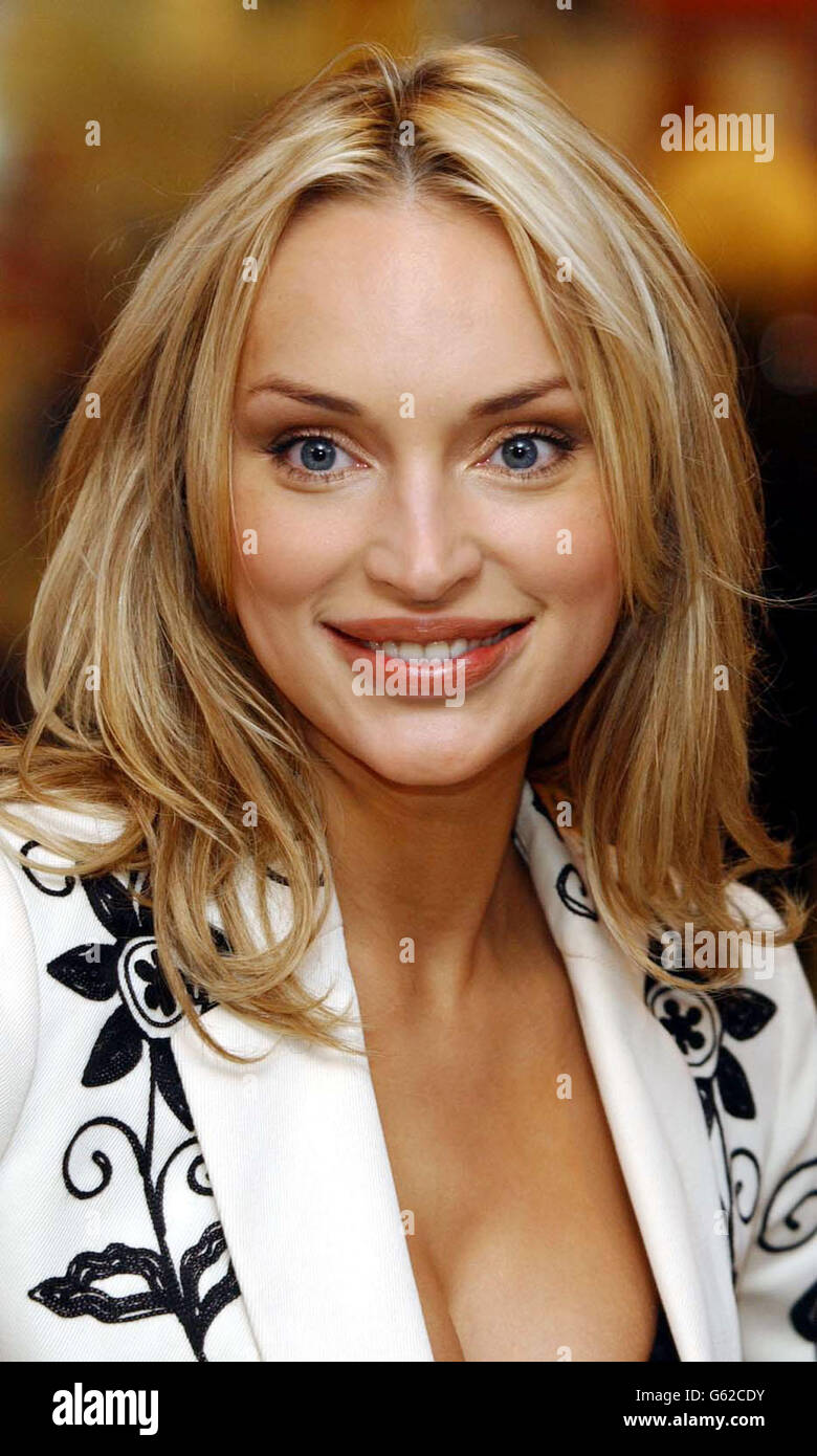 Wonderbra model Inna Zobova launches a nationwide promotion at House of