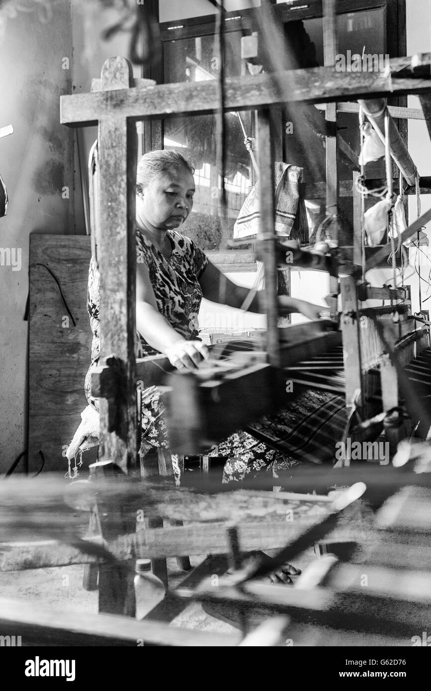 Weavers loom Black and White Stock Photos & Images Alamy