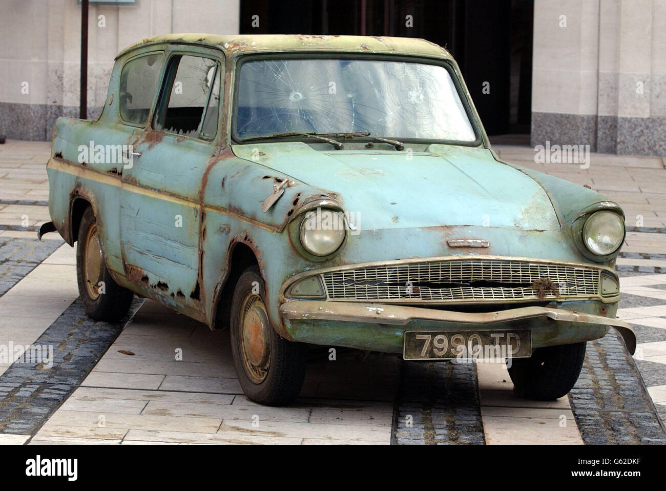 Harry Potter Chamber Of Secrets Car Hi res Stock Photography And Images 