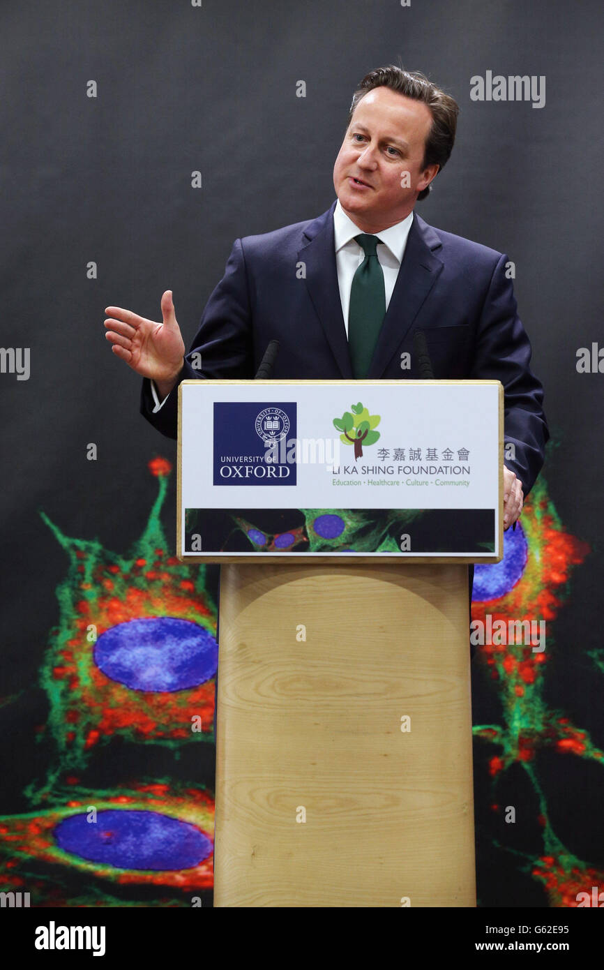 Prime Minister David Cameron addresses an audience in the newly opened 'Li Ka Shing Centre for Health Information and Discovery' at Oxford University. Stock Photo
