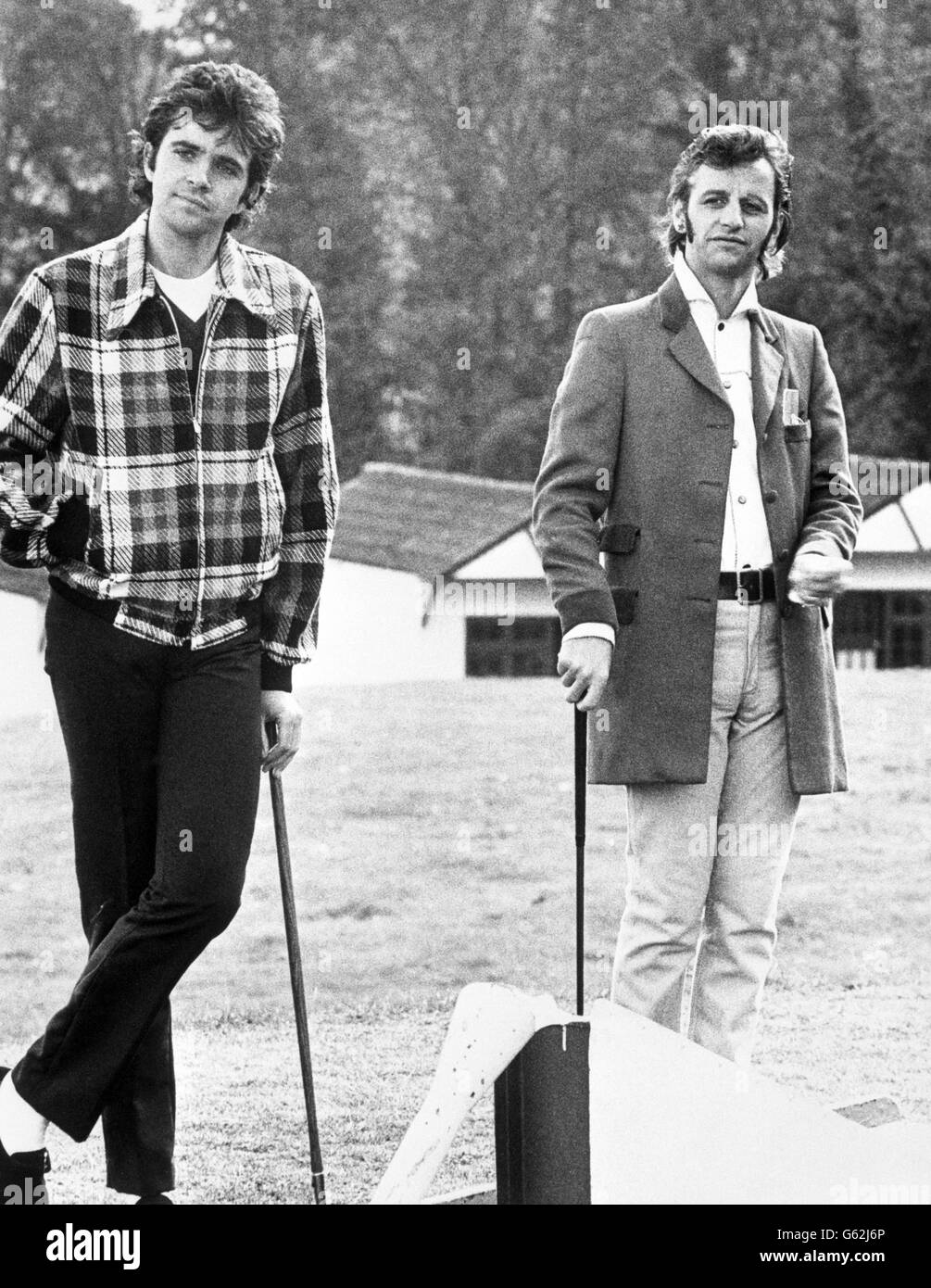 Musicians-turned-actors David Essex and Ringo Starr in a scene from the film That'll Be the Day. They play anti-heroes Jim and Mike, who run a holiday camp and enjoy short-changing customers. Stock Photo