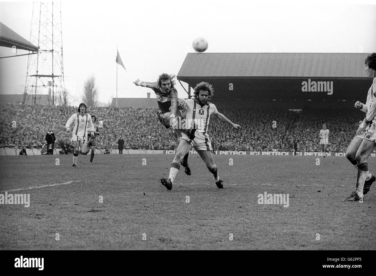 Middlesbrough No4 John Mahoney (left) and Leyton Orient player Tony Grealish fight for the ball during the FA Cup quarter-final at Ayresome Park, Middlesbrough. Second Division Orient held Middlesbrough to a goalless draw. 12/03/1978 Stock Photo