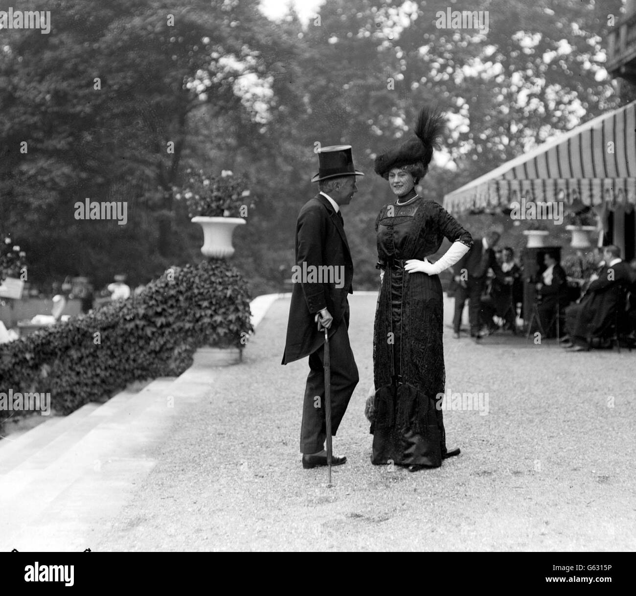 Edwardian fashion party hi-res stock photography and images - Alamy