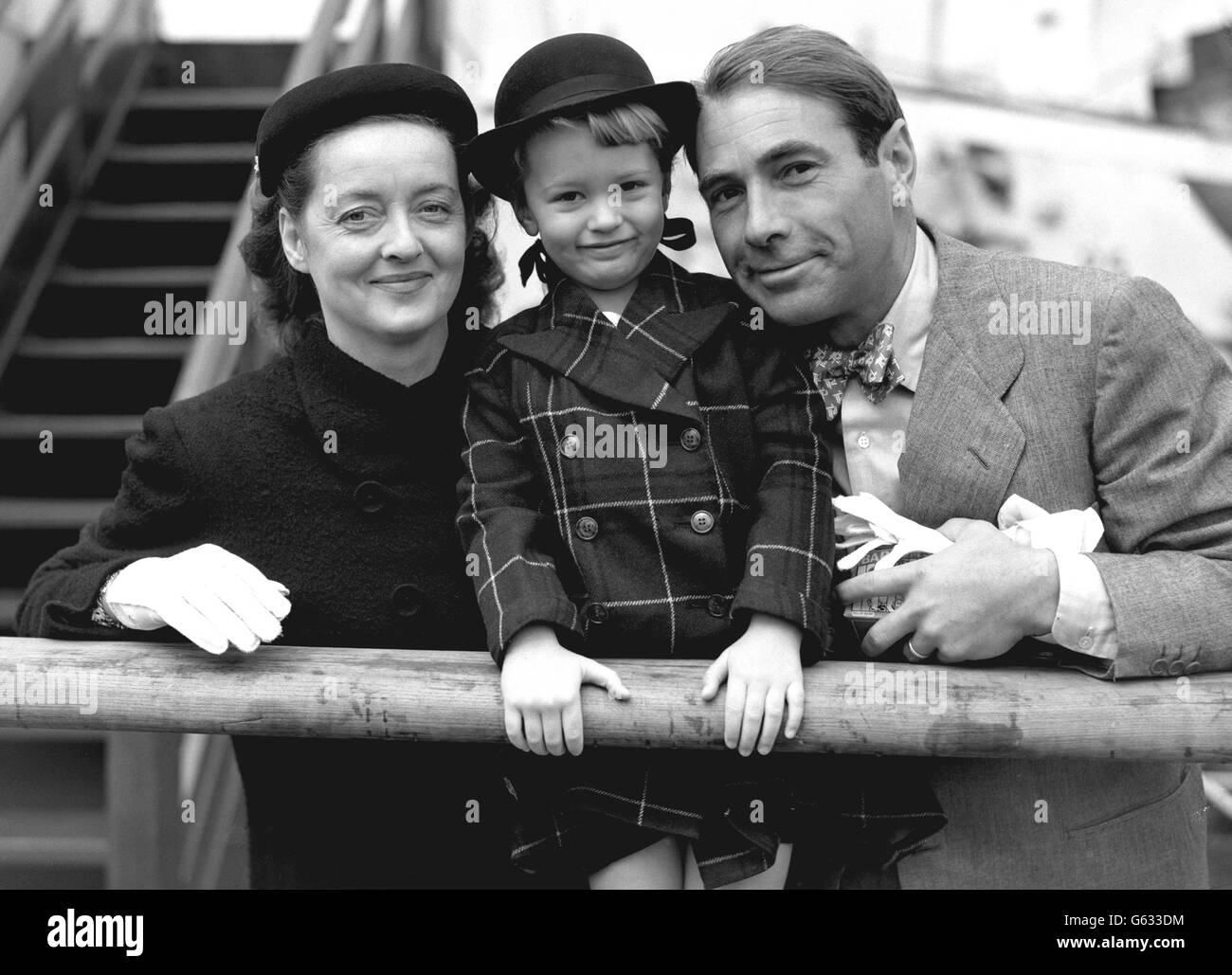 Hollywood film actress Bette Davis pictured with her husband Gary Merrill - who had appeared together in 'All About Eve' - with their three-year-old daughter, Barbara, on arrival at Southampton in the Cunard liner 'Queen Elizabeth'. Stock Photo