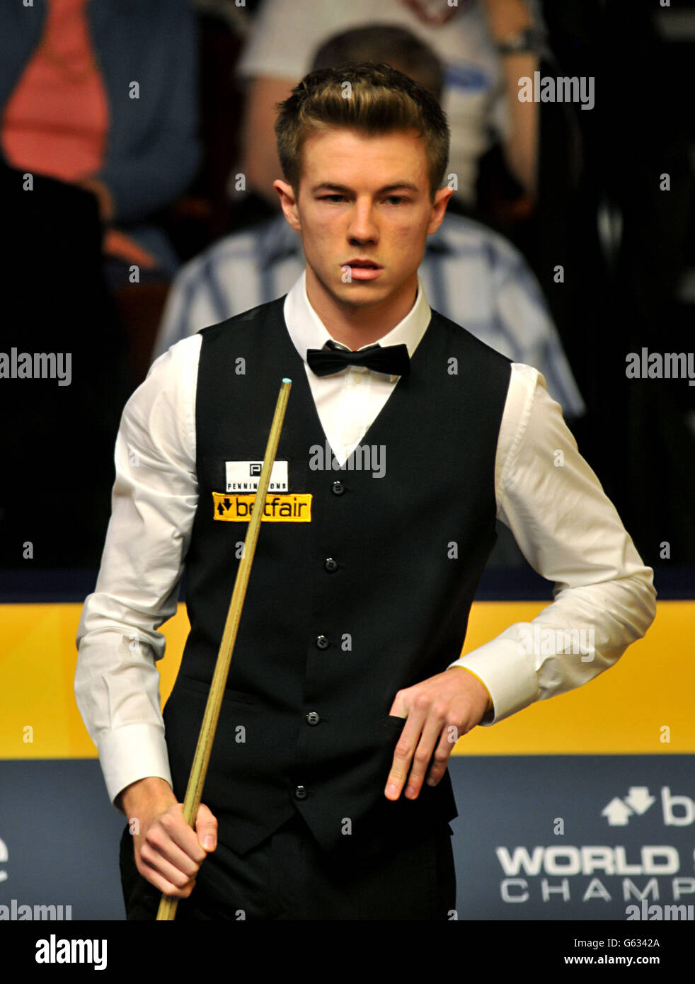 Jack Lisowski reacts during his first round match against Barry Hawkins during the Betfair World Championships at the Crucible, Sheffield. Stock Photo