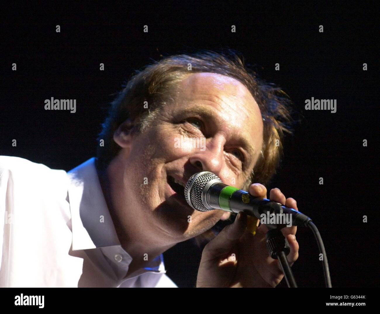 Singer, John Otway on stage at The Palladium in central London, Sunday October 6, 2002. An ecstatic John Otway today said getting his first top 10 hit was the most fantastic birthday present he had ever had. The former punk star - celebrating his 50th birthday - paid tribute to the die-hard fans who helped him reach number nine in the charts with Bunsen Burner, 25 years after his last musical success. Stock Photo