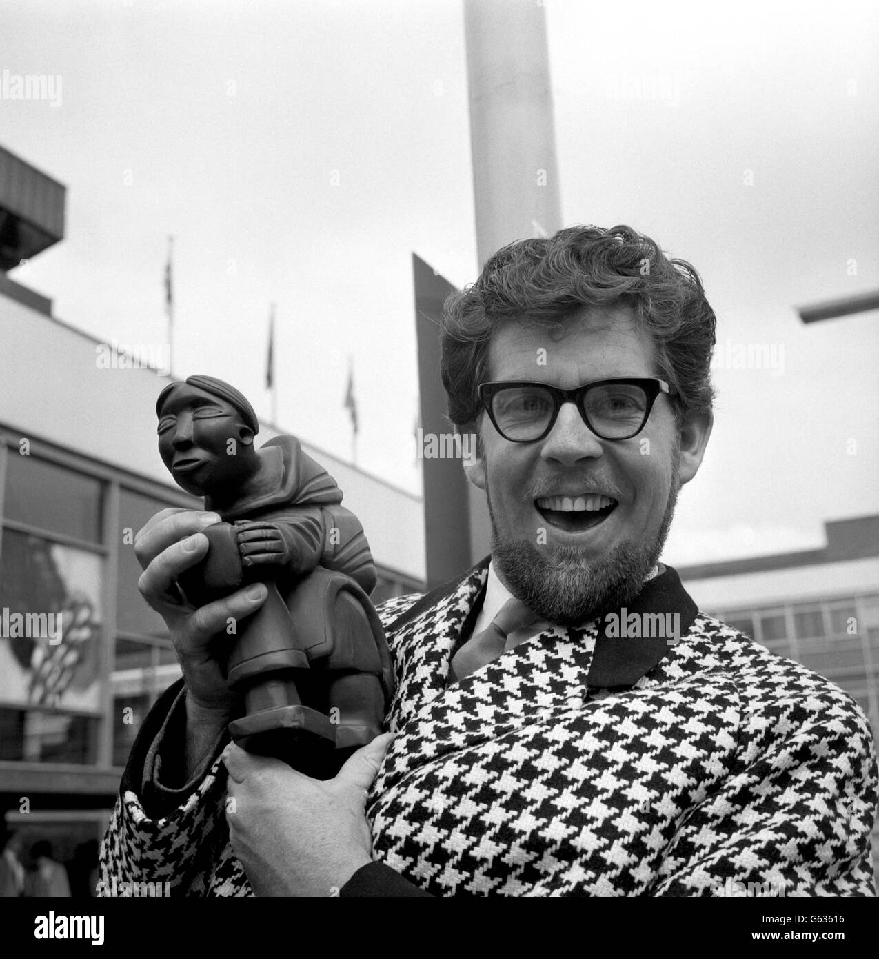 Australian entertainer Rolf Harris at Heathrow Airport. He's arrived back from Canada, bringing an Eskimo doll from Montreal's Expo '67. Stock Photo