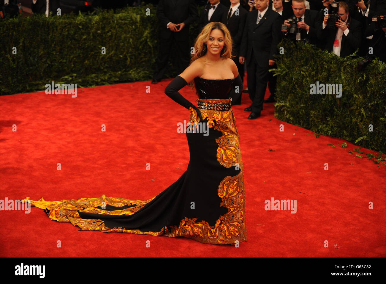 Beyonce attends the 'Punk': Chaos to Couture' Costume Institute Benefit ...