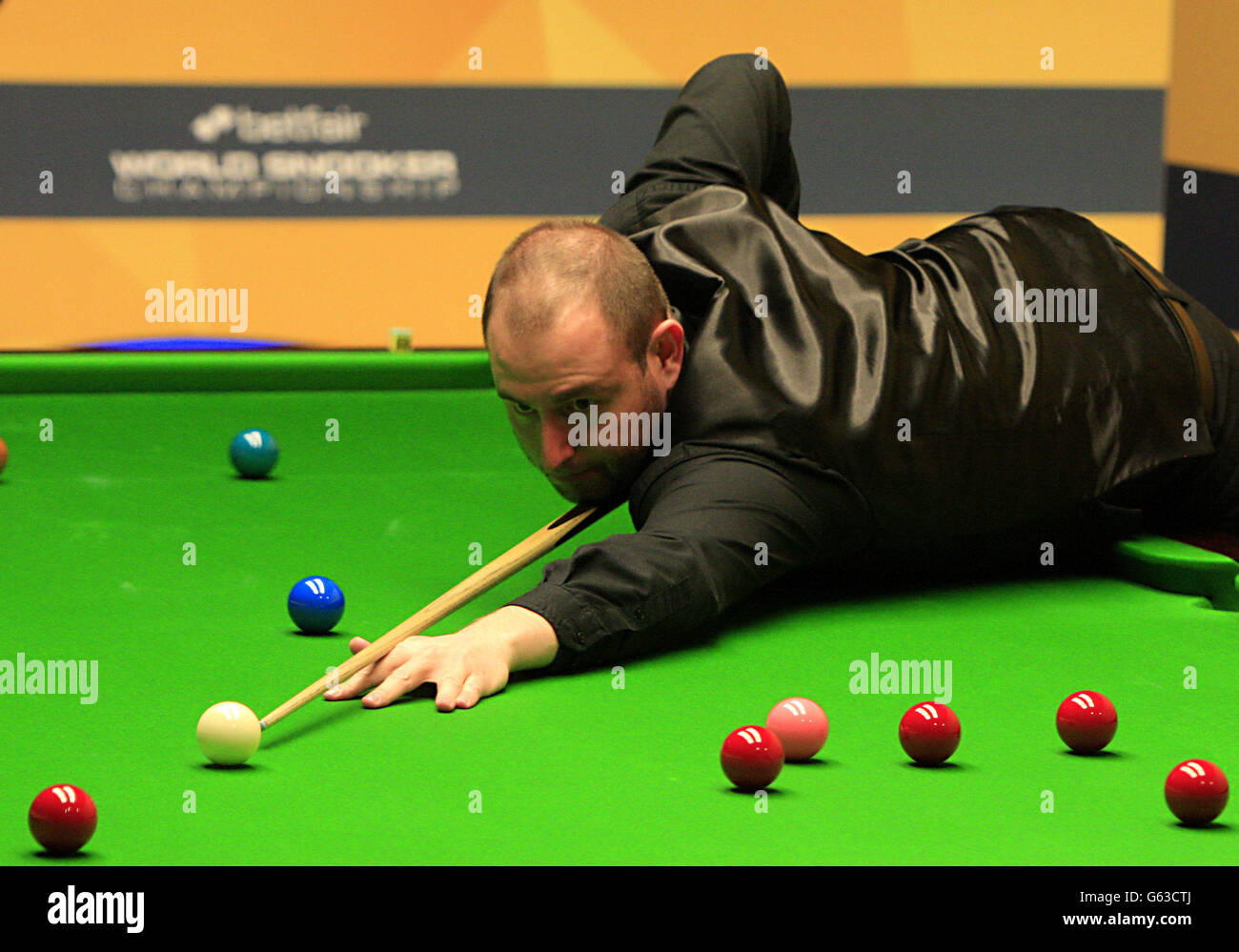 Matthew Selt in action during his first round match against Mark Selby during the Betfair World Championships at the Crucible, Sheffield. Stock Photo