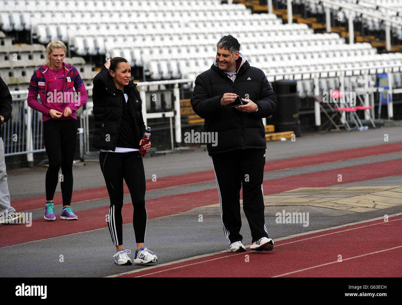 morgenmad Er Atlas Olympic Heptathlon Champion Jessica Ennis and her coach Toni Minichiello in  the Don Valley Stadium, Sheffield. PRESS ASSOCIATION Photo. Issue date:  Tuesday April 30, 2013. The London Olympic Games Gold Medal winner