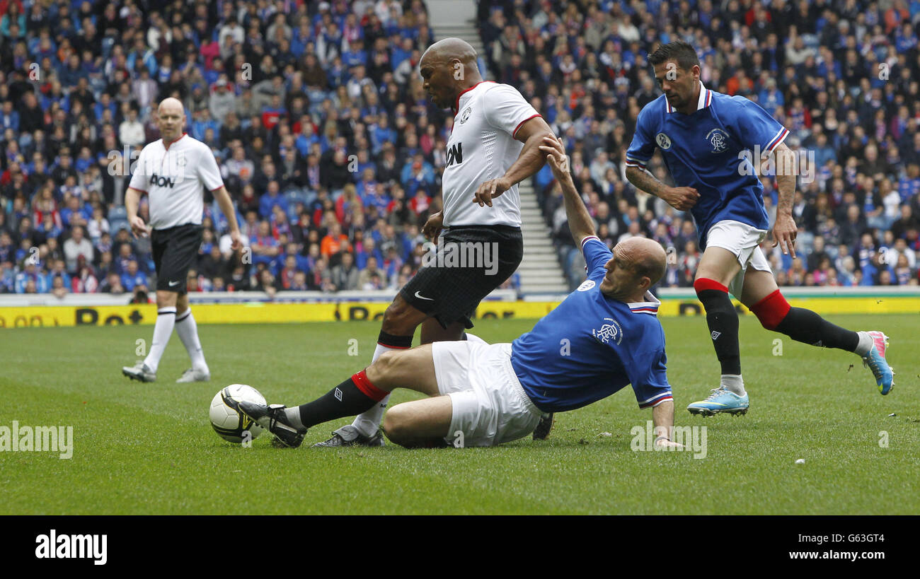 Manchester United's Quinton Fortune and Rangers' Alex Rae fight for the ball during the legends match at Ibrox Stadium, Glasgow. Stock Photo