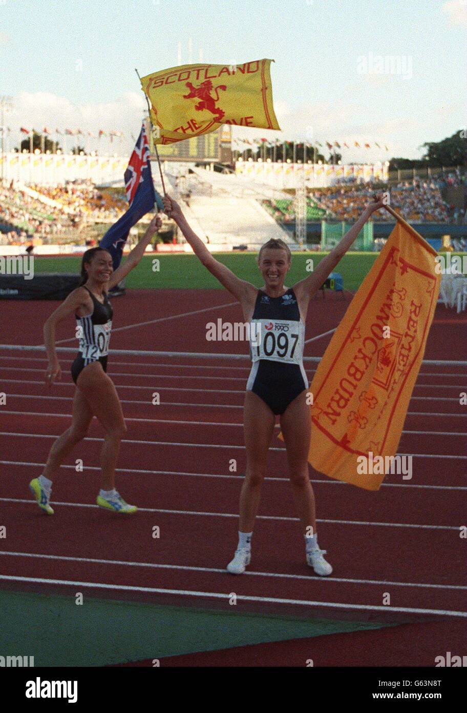 Liz McColgan celebrates winning the womens 10000m Final Stock Photo Alamy